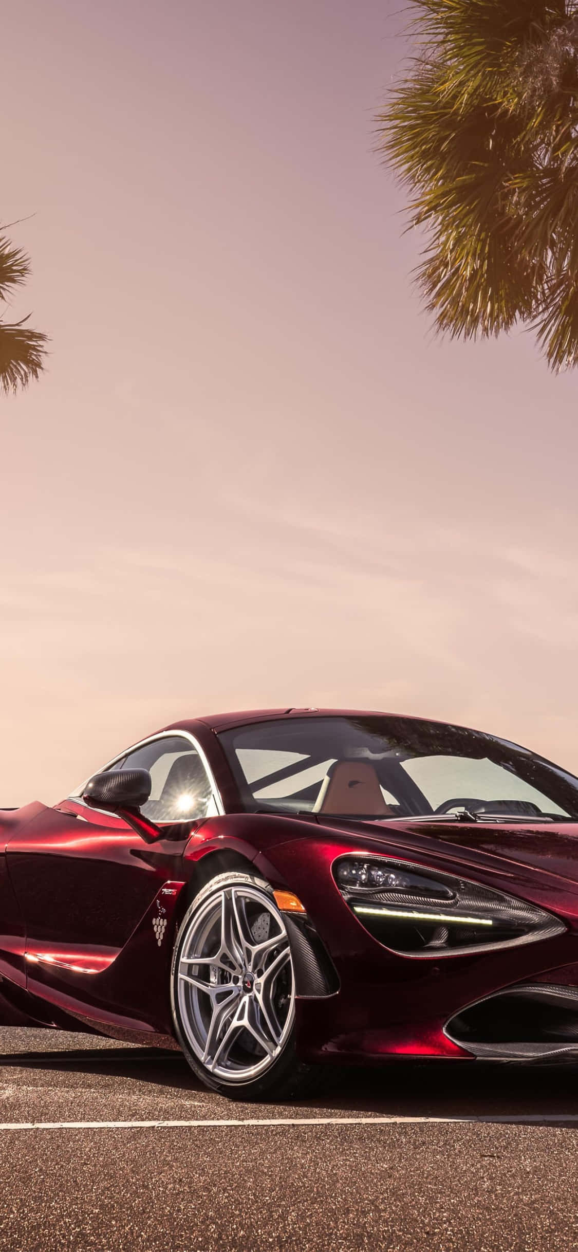 iPhone Xs și Mclaren 720s: Un Simbol al Luxului Fundal