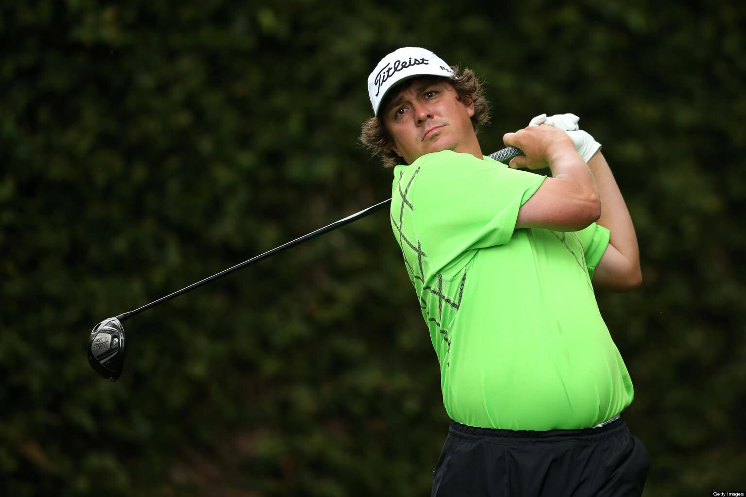 Jason Dufner purtând cămașă verde neon Fundal