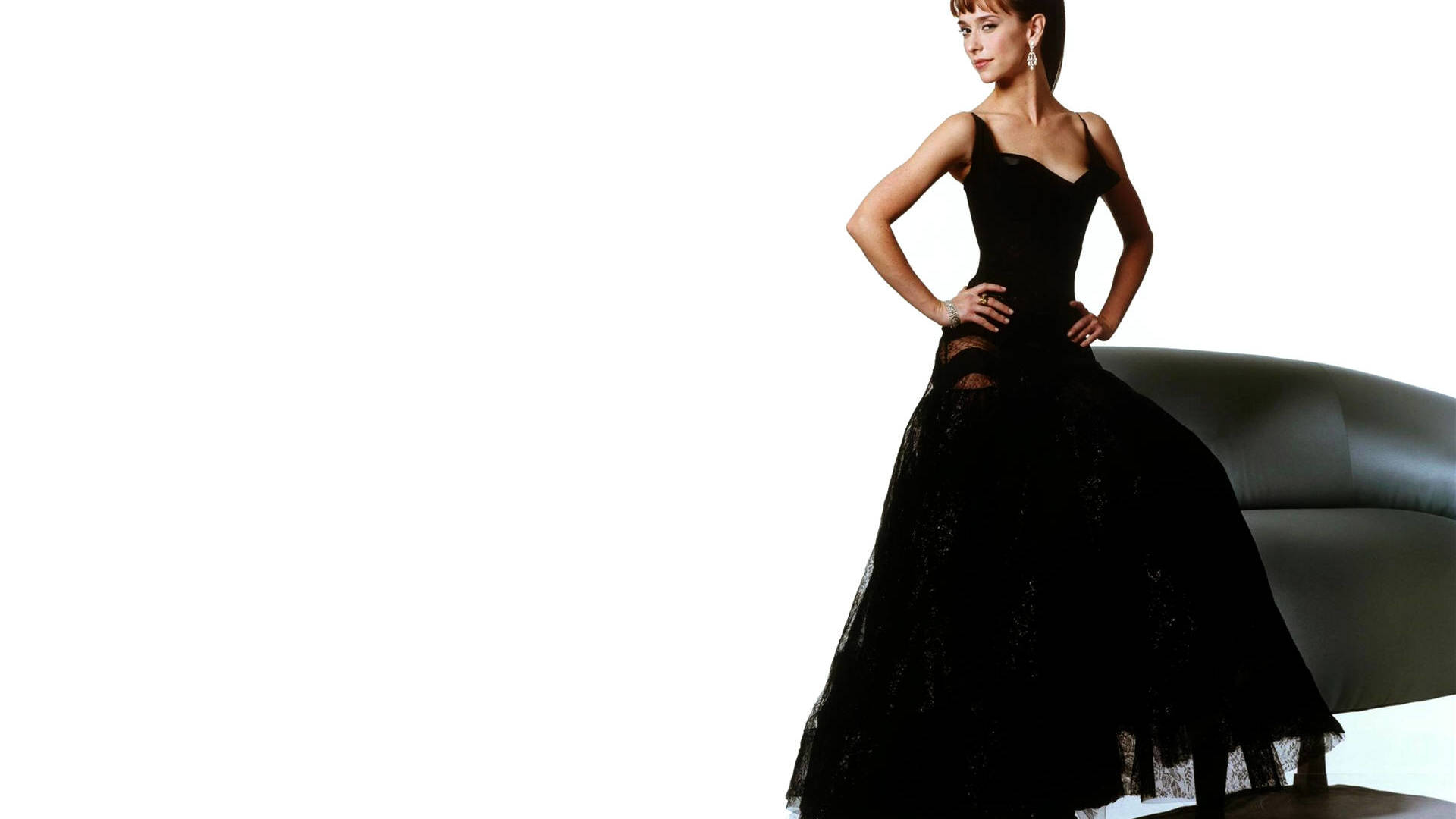 Jennifer Love Hewitt în rochie neagră elegantă Fundal