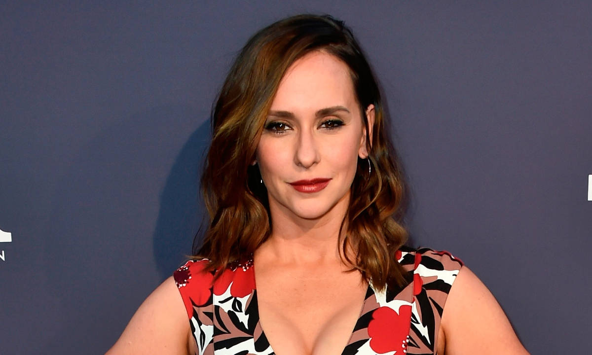 Jennifer Love Hewitt Privire Uimitoare Fundal