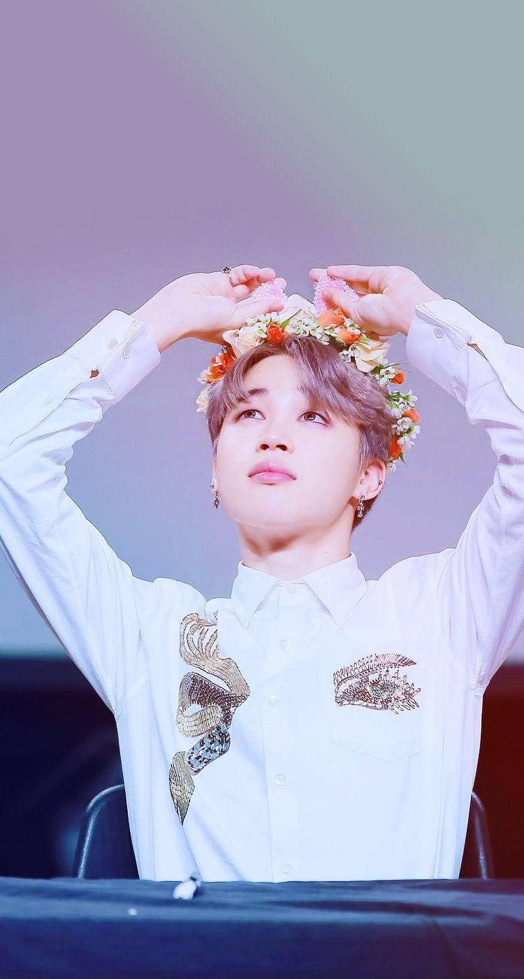 Jimin BTS drăgut cu coroniță de flori Fundal