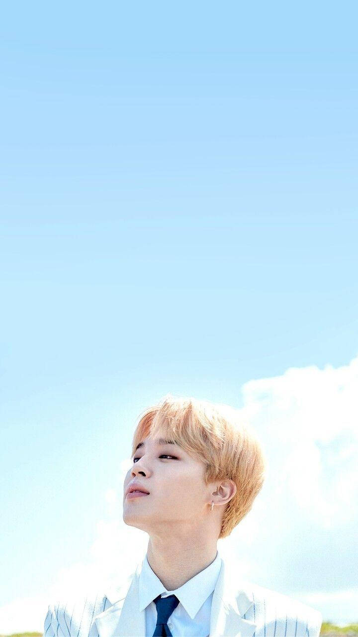 Jimin BTS drăguț sub cer Fundal