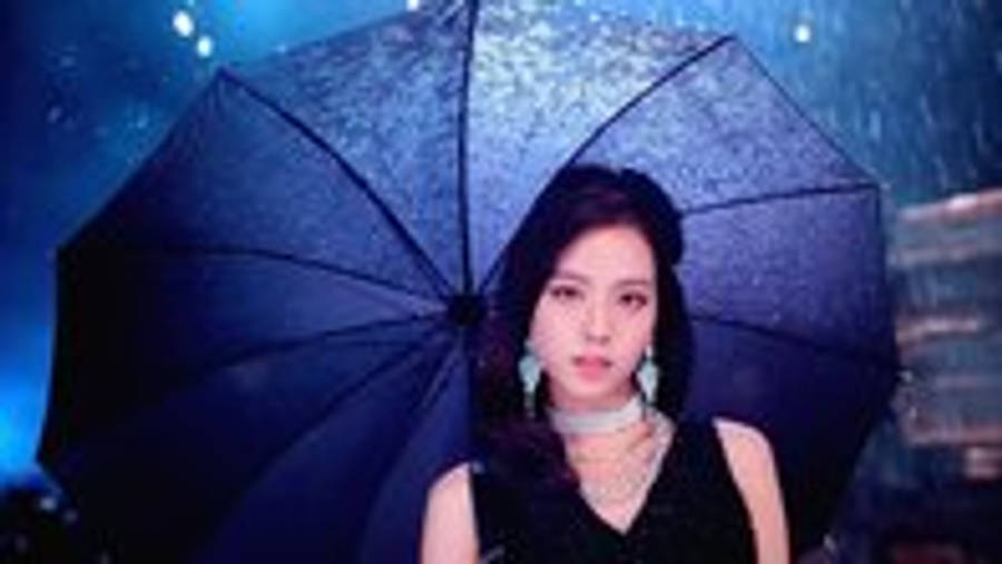 Jisoo de la Blackpink în videoclipul pentru ‘Ddu-Du Ddu-Du’ Fundal