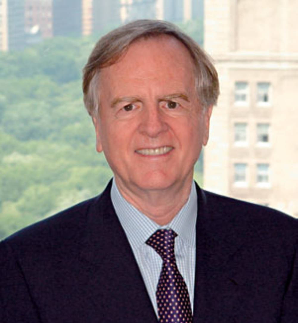 John Sculley zâmbind la cameră Fundal