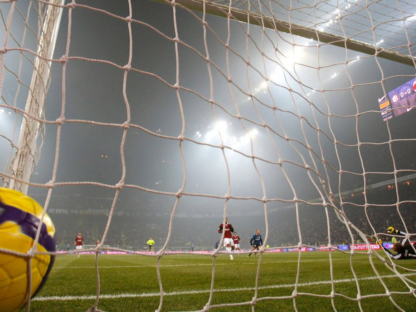 Jucători de fotbal în plină acțiune Fundal