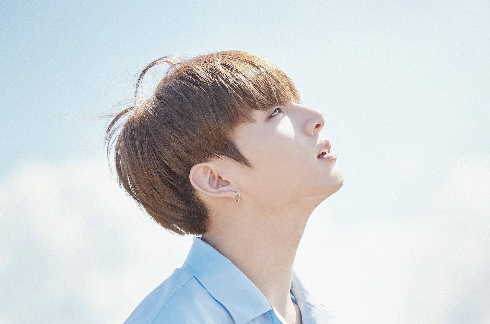 Jungkook BTS profil lateral drăguț Fundal