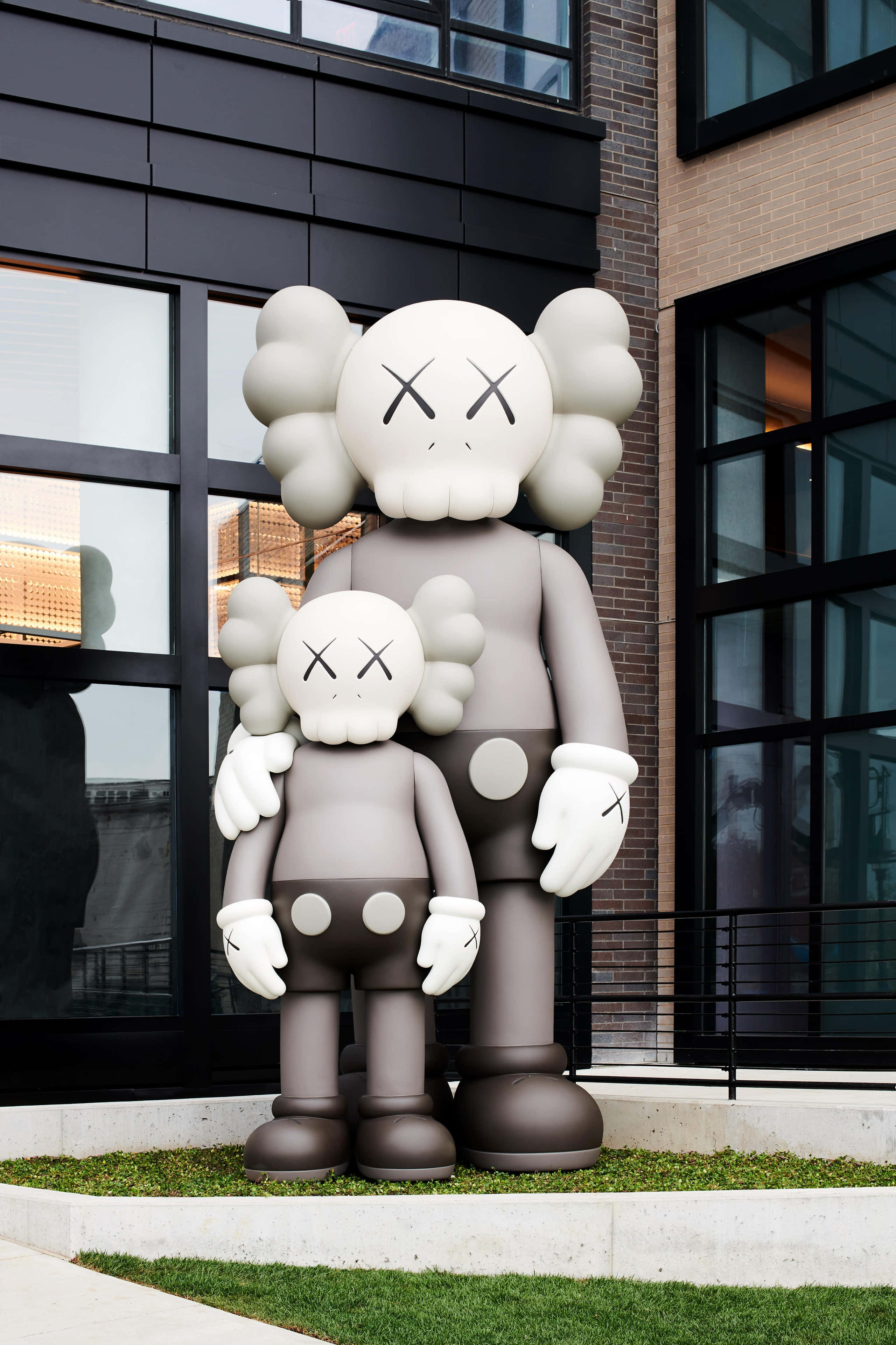 Kaws dezvăluie o nouă linie de sculpturi Fundal