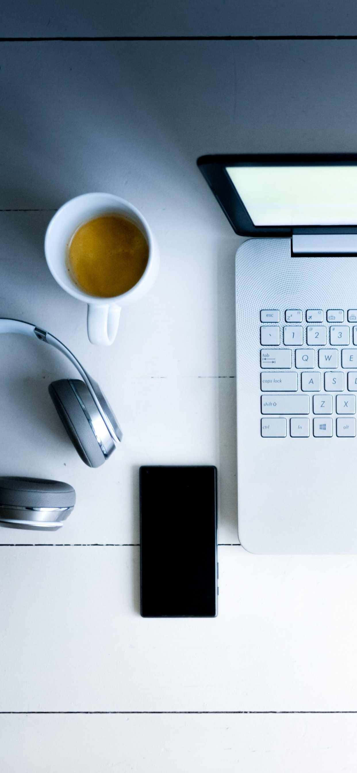 Menține productivitatea la cote înalte cu noul iPhone Xs Max Office. Fundal