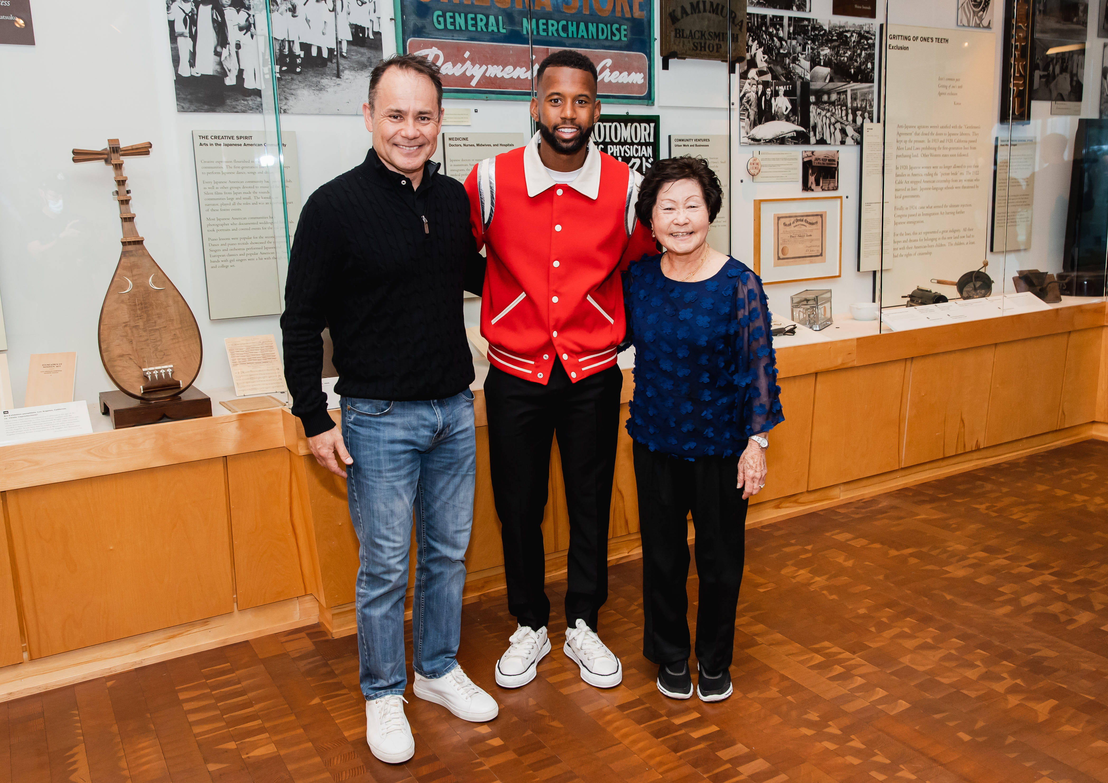 Kellyn Acosta Fotografie de Familie Little Tokyo Fundal