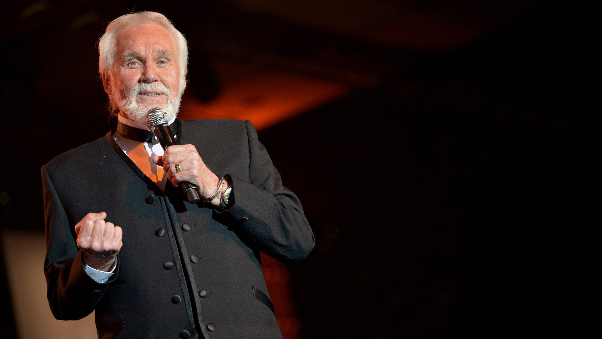 Kenny Rogers, faimosul cantautor american Fundal