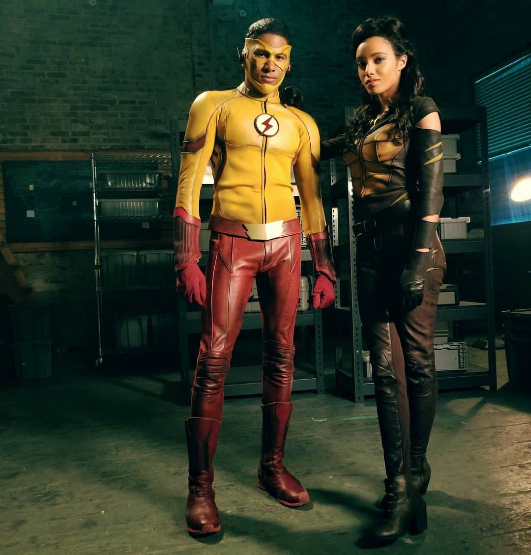 Kid Flash și Vixen Fundal
