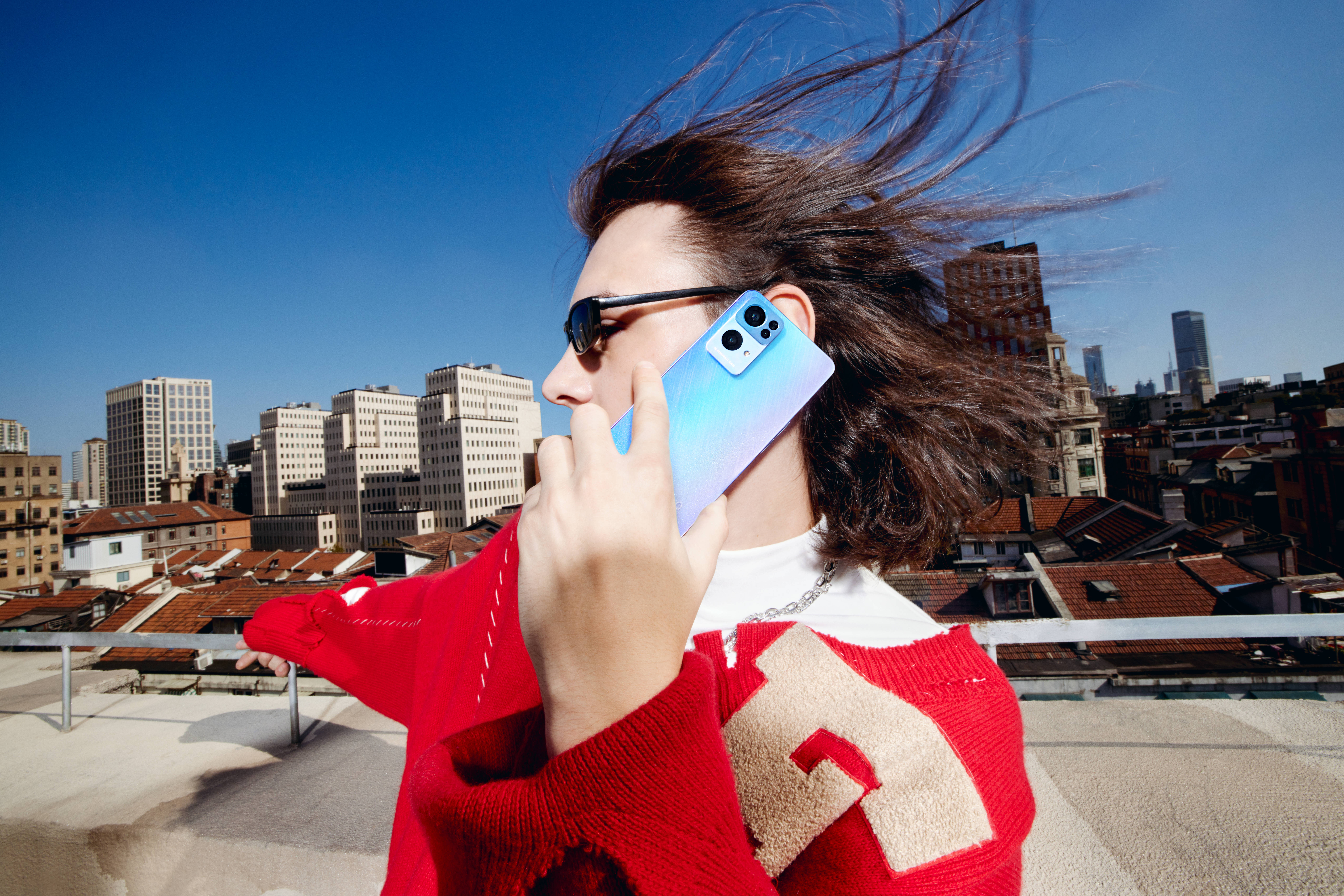 La Telefon Oppo Reno7 Fundal