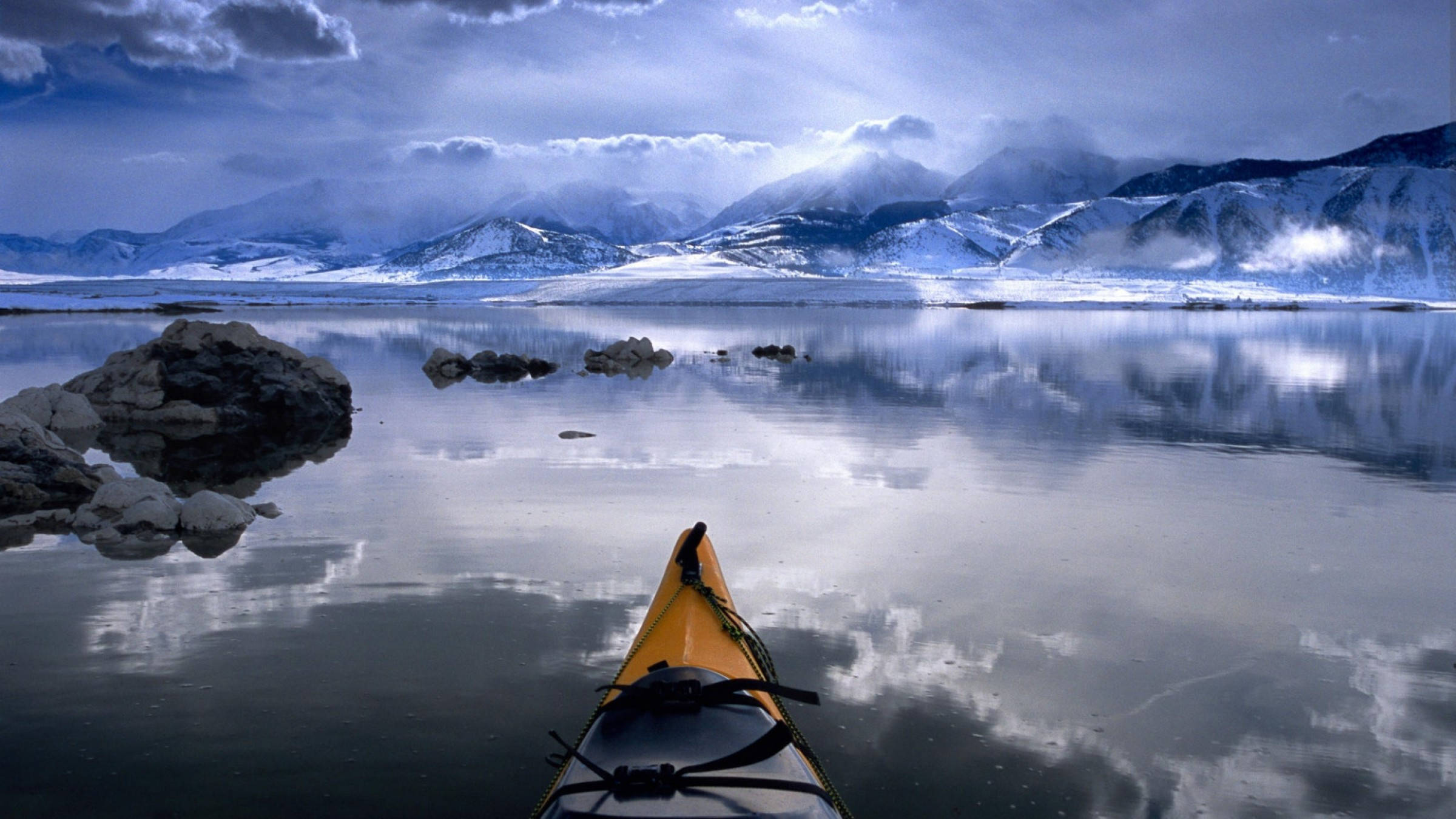 Lacul California în Iarna Rece Fundal