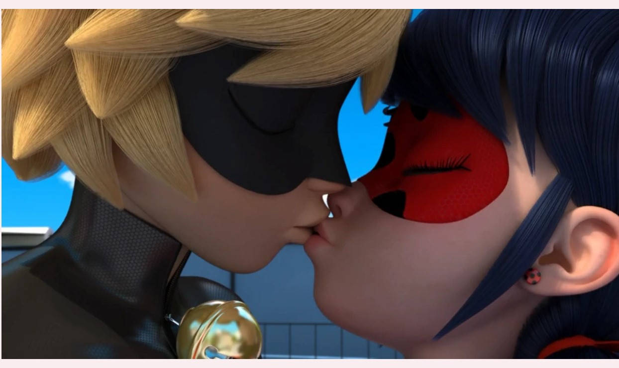 Ladybug și Cat Noir sărut romantic Fundal
