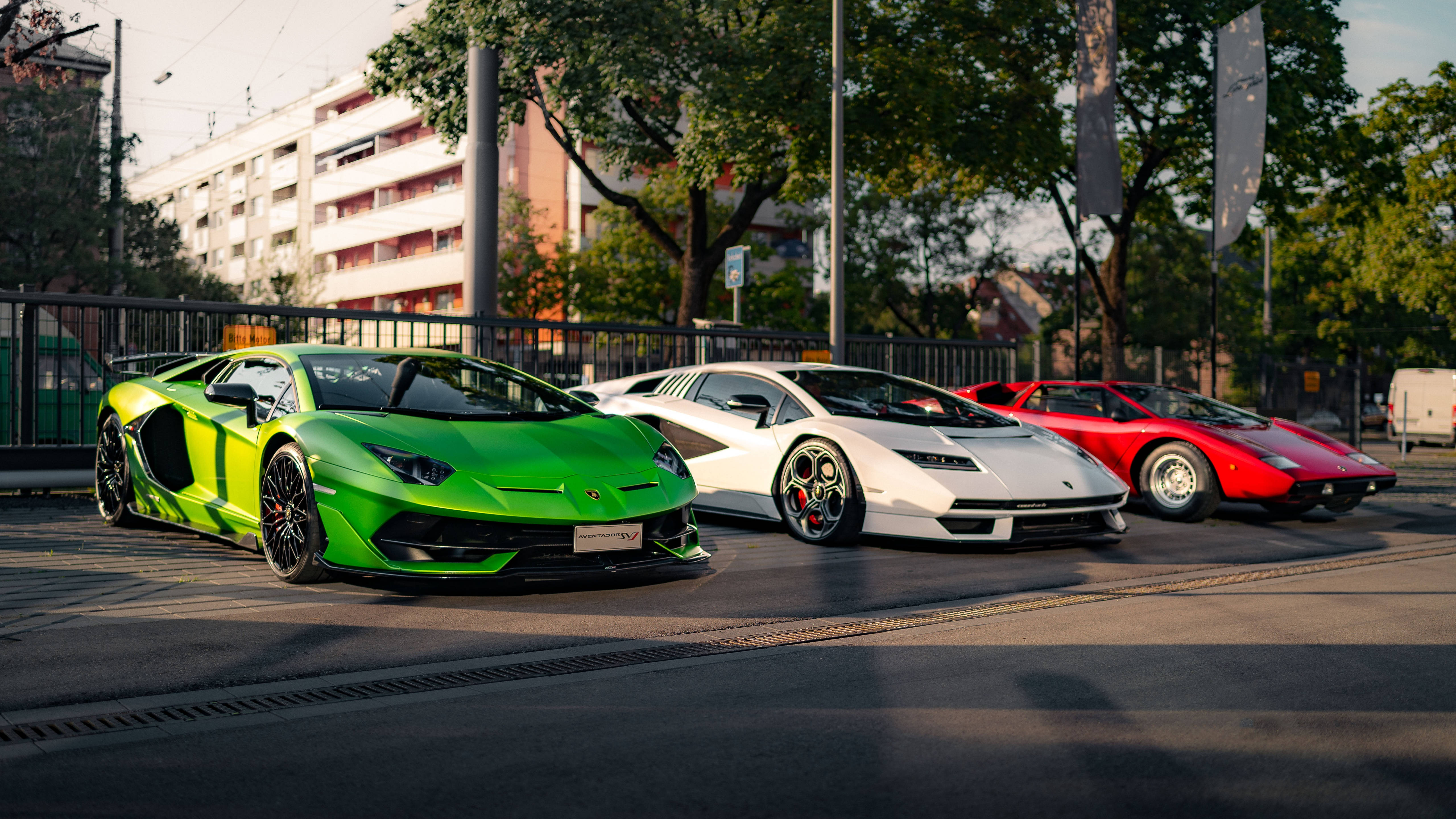 Lamborghini Aventador la expoziție auto pe laptop 4K Fundal