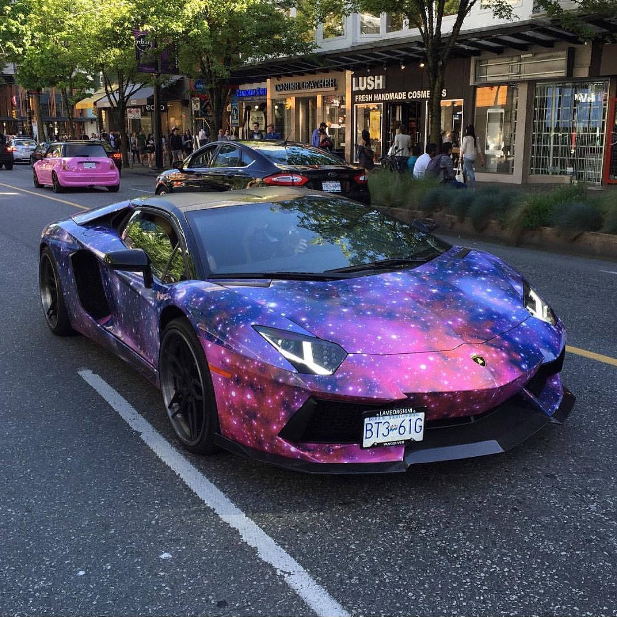 Lamborghini Galaxy Pe Stradă Fundal