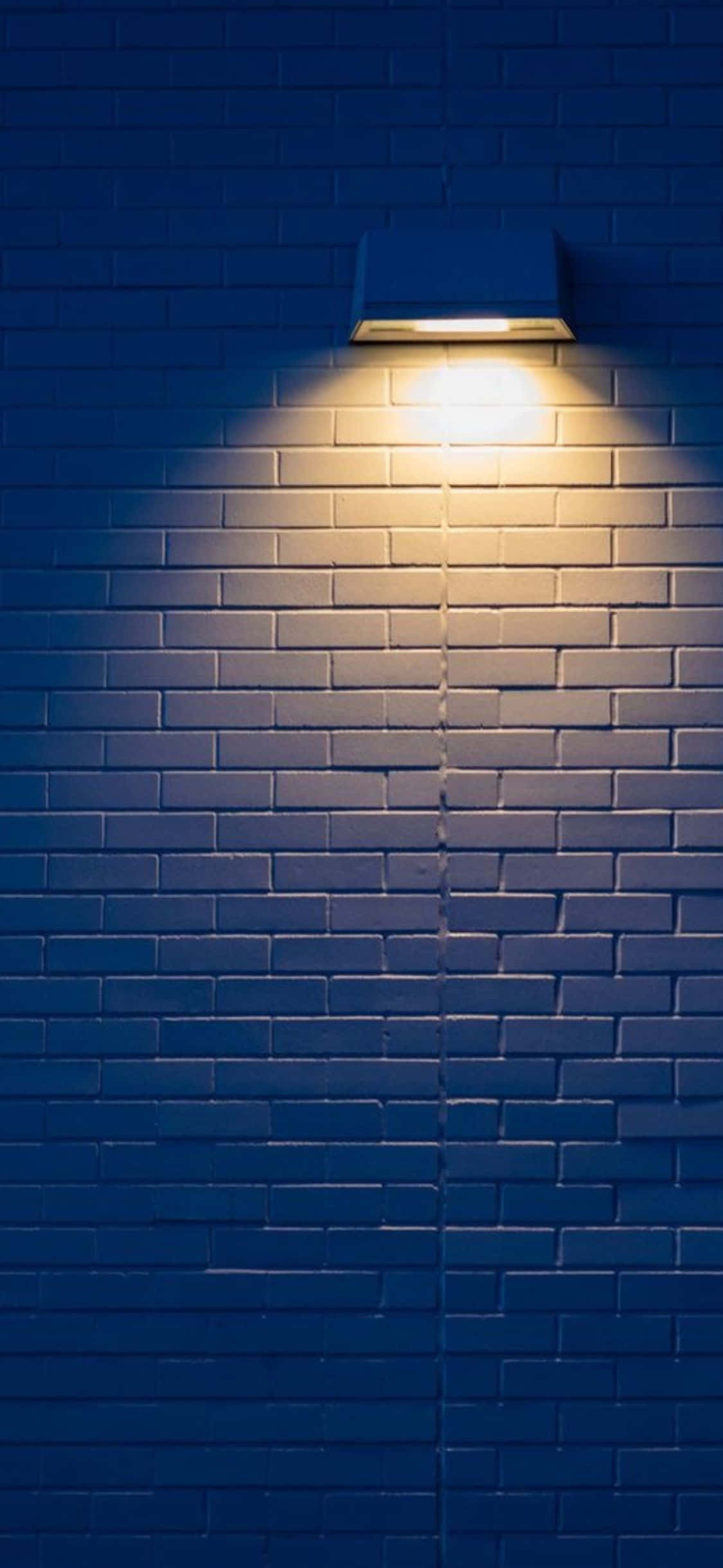 Lampă Pe Un Zid de Cărămidă - Fundal Minimalist iPhone X Fundal
