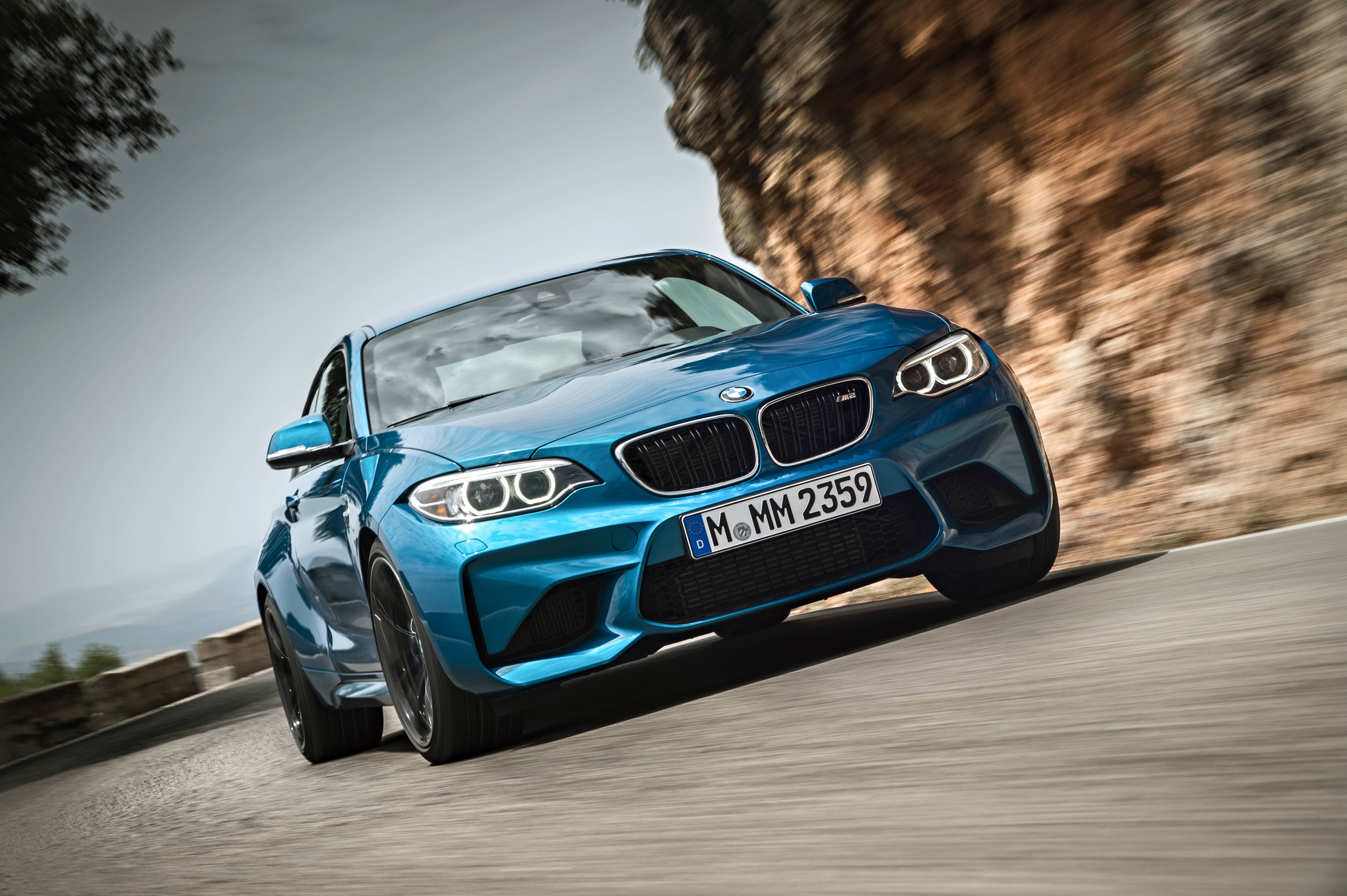 Lansare în viteză cu BMW M2 Fundal