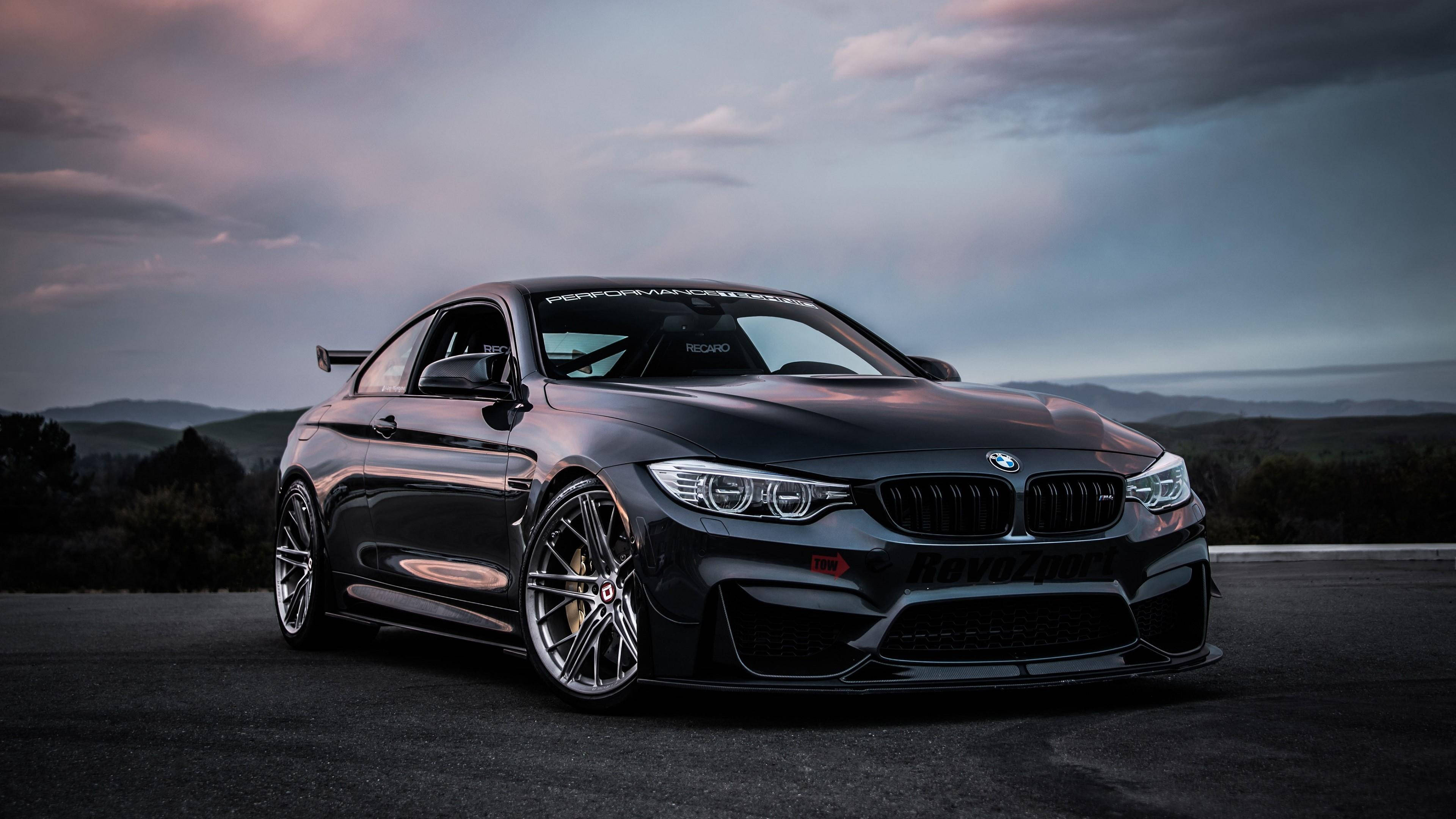 Laptop BMW M4 Negru Mat Fundal