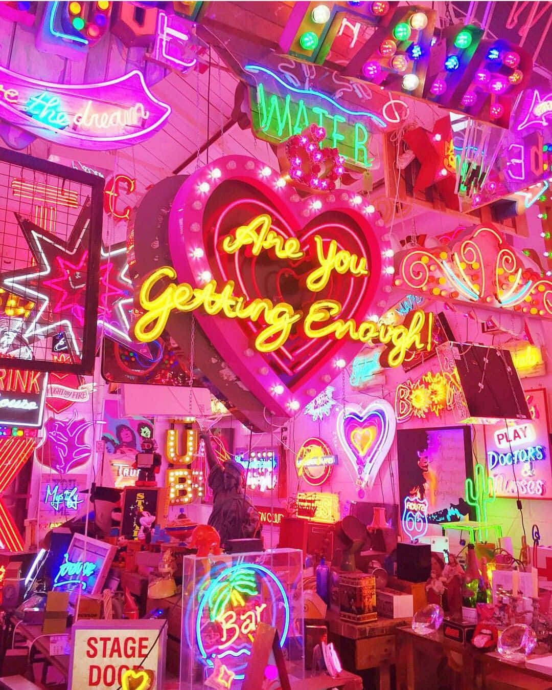 Lasă lumina neon să-ți lumineze viața! Fundal