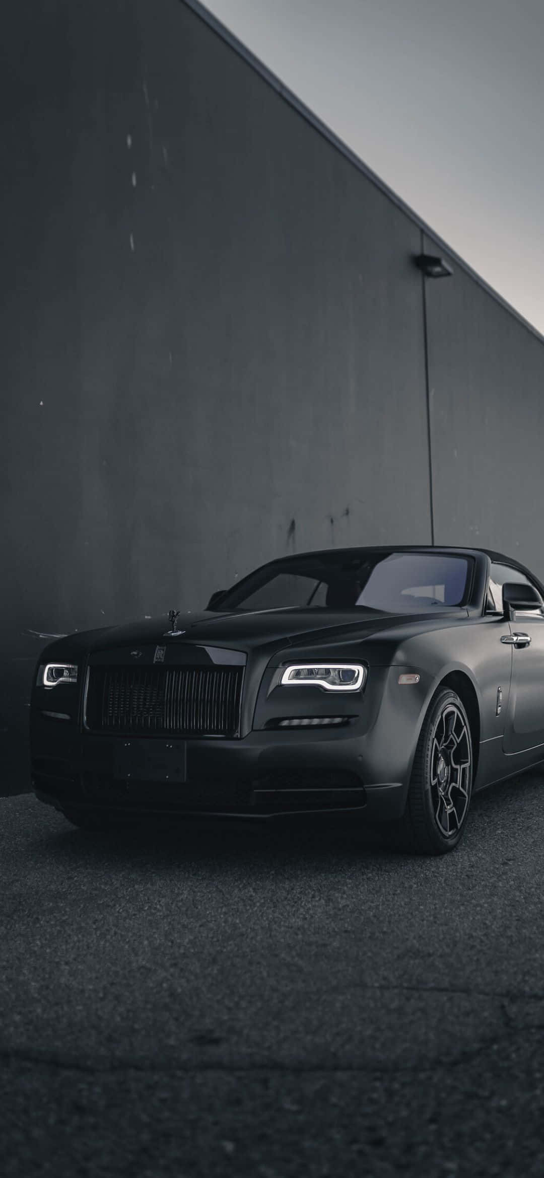 Legendă: Eleganță Întrupată - Rolls Royce Phantom Fundal