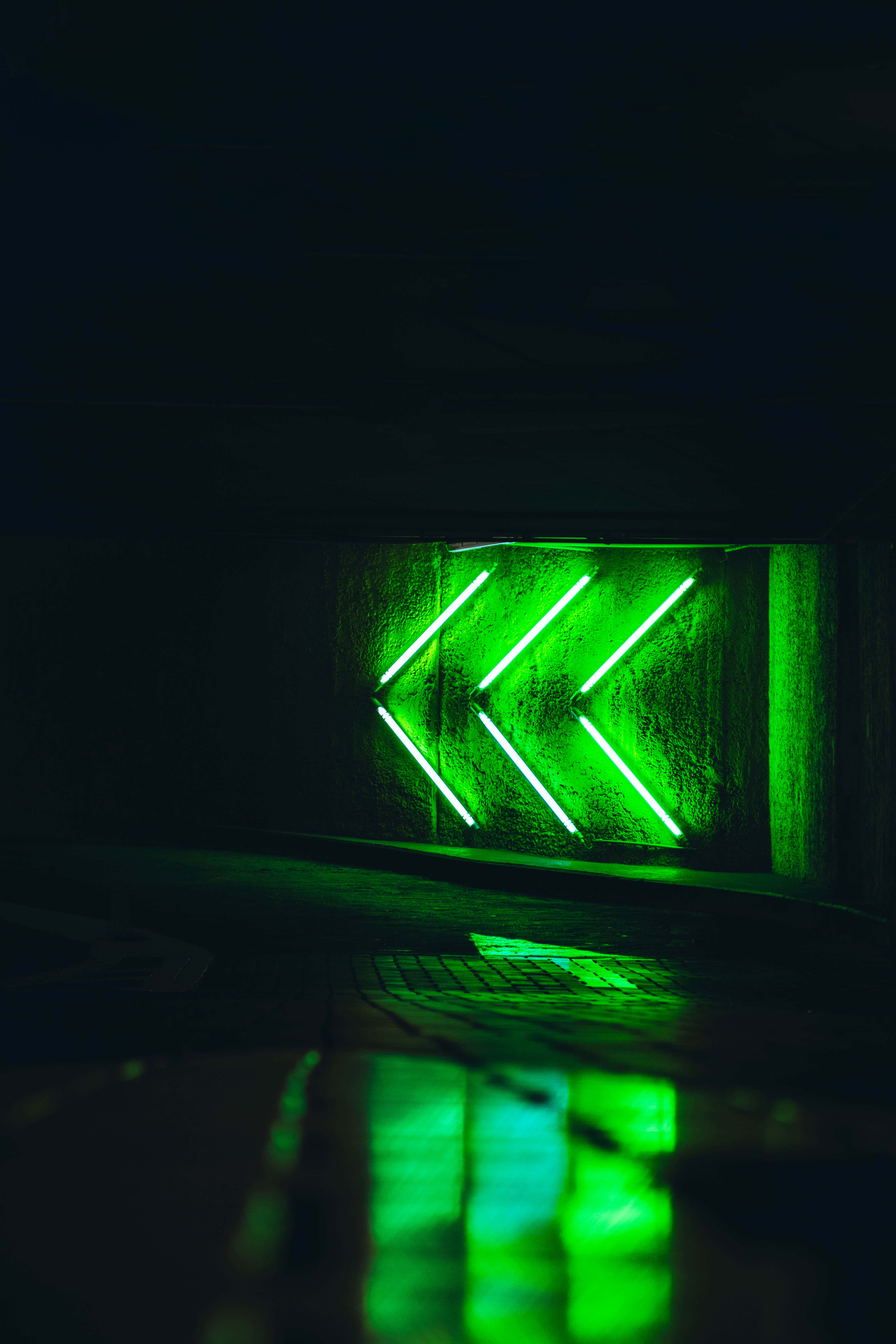 Legendă: Energie Vibrantă Verde Neon Fundal