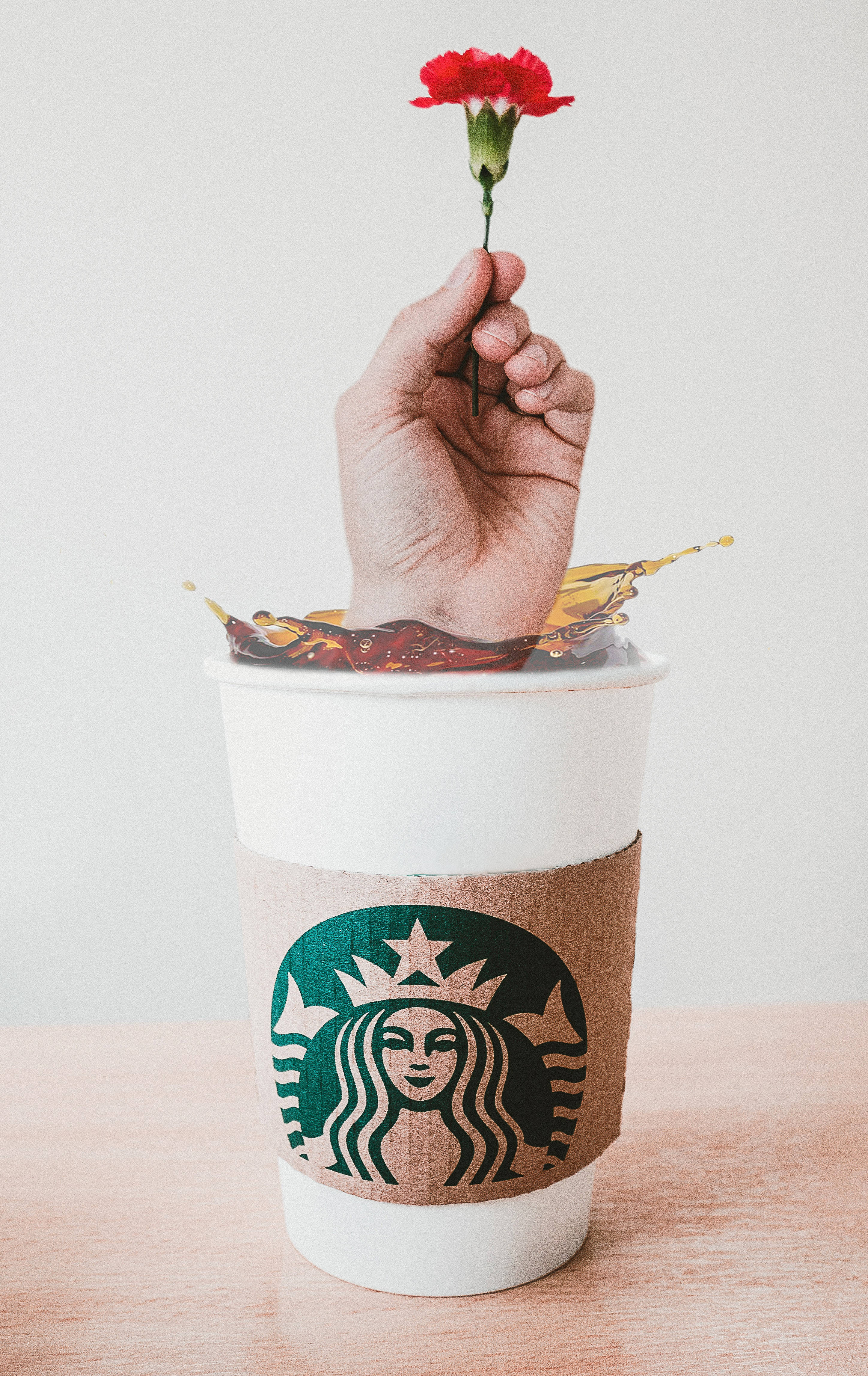 Legendă: Îmbogățirea Experienței de Cafea cu Starbucks pe iPhone Fundal
