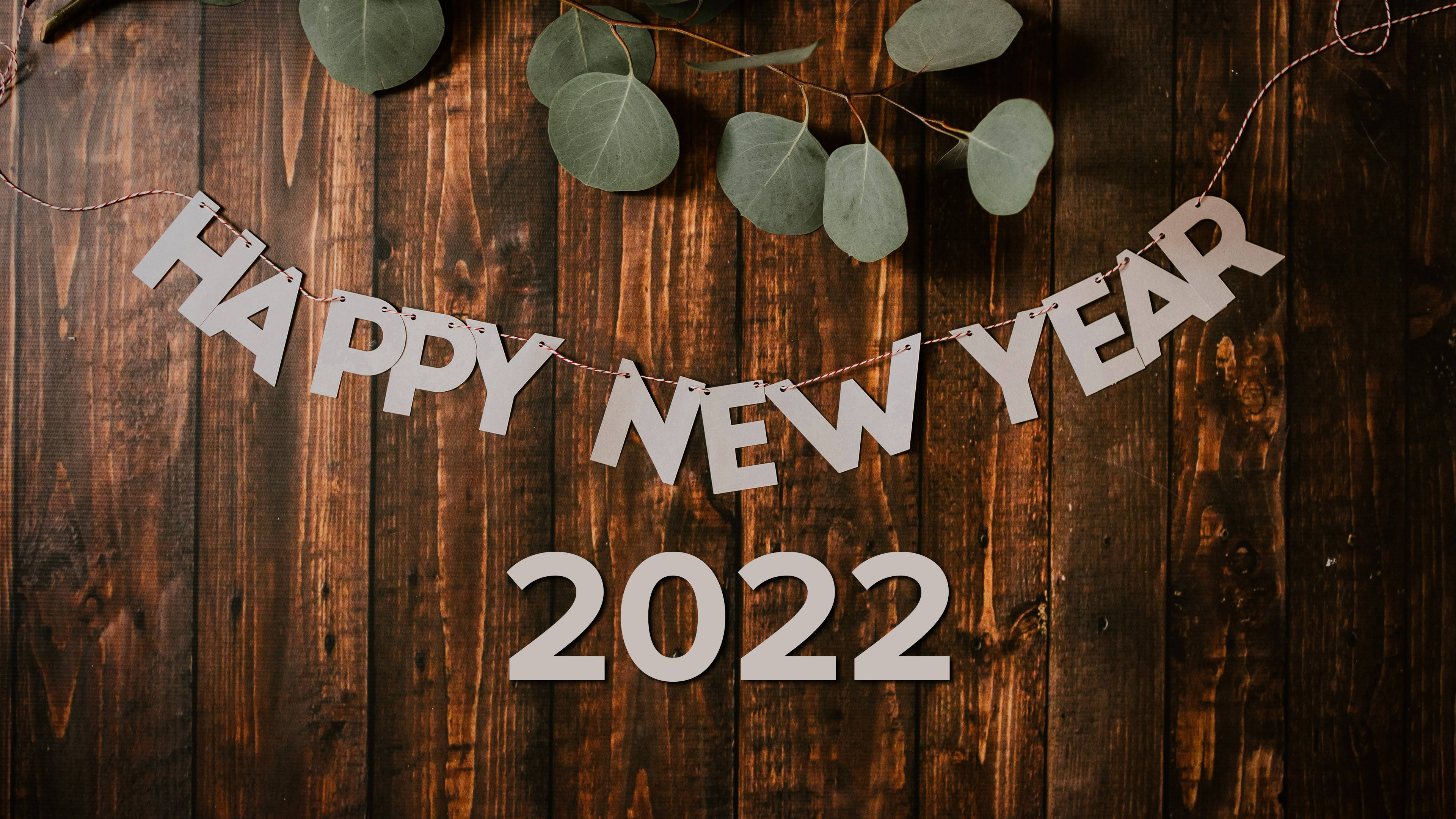 Legendă: Sărbătorind Anul Nou 2022 cu Focuri de Artificii Fundal