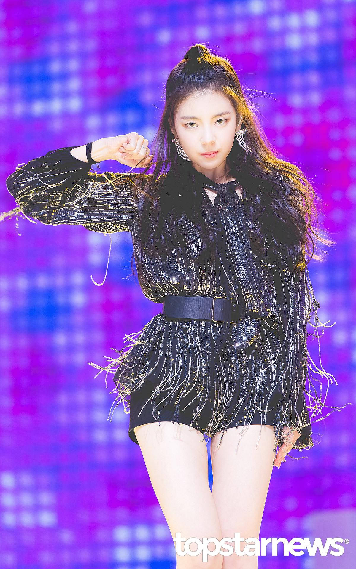 Lia It'z Different Debut Showcase Fundal