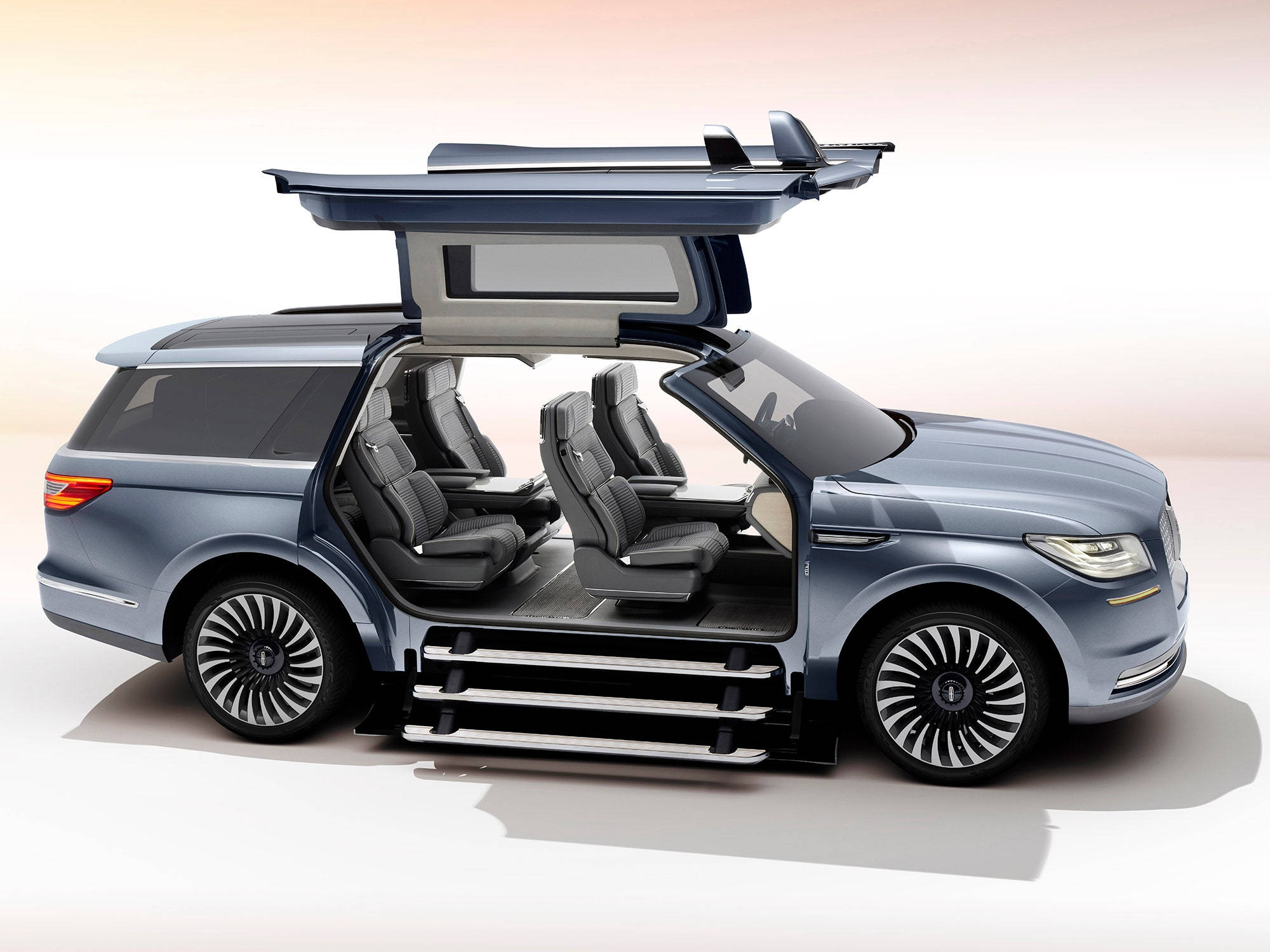 Lincoln Navigator 2021 cu Ușă de Tip Aripa de Pescarus Fundal