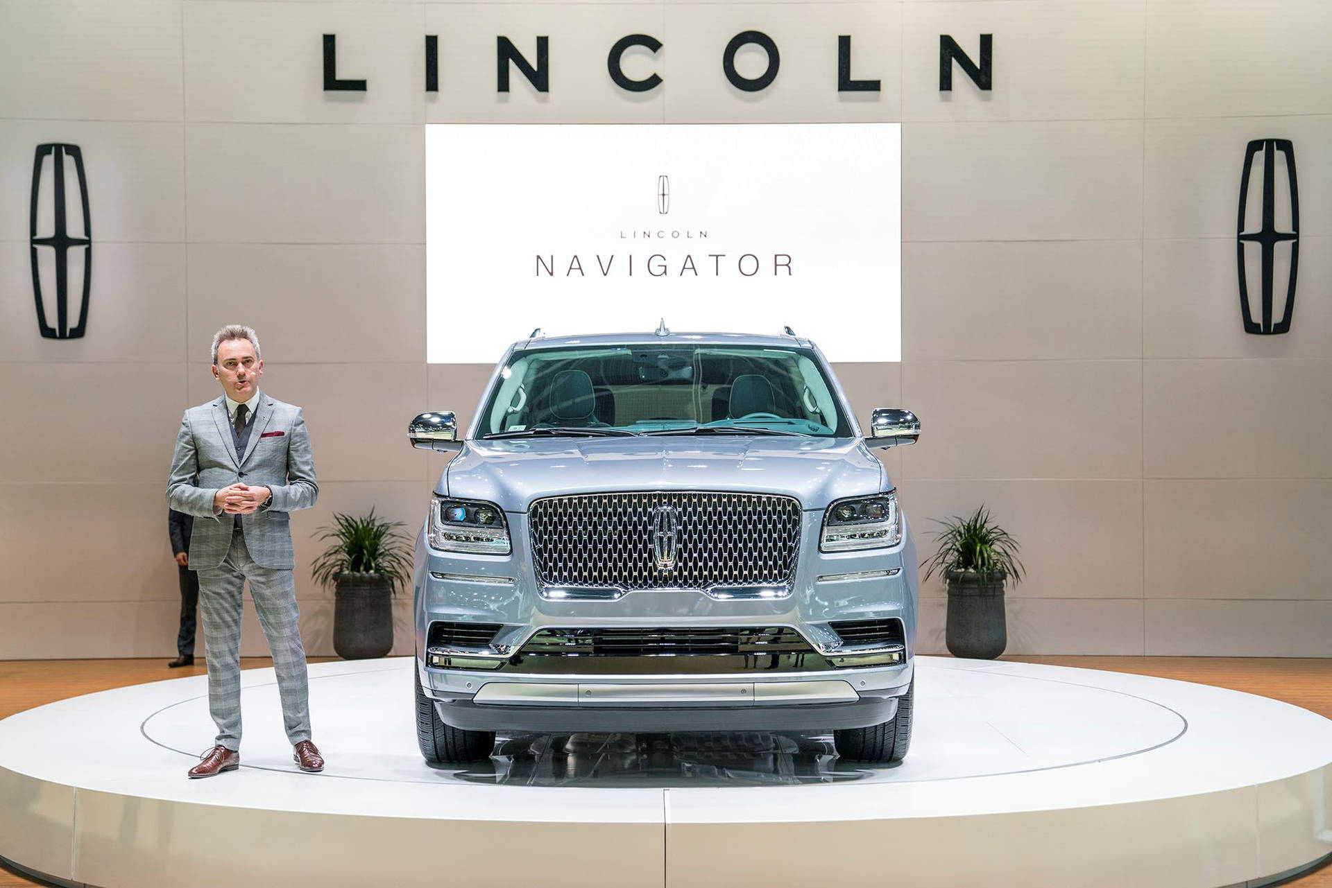 Lincoln Navigator cu Finisaj Premium Albastru — Mașini cool Fundal