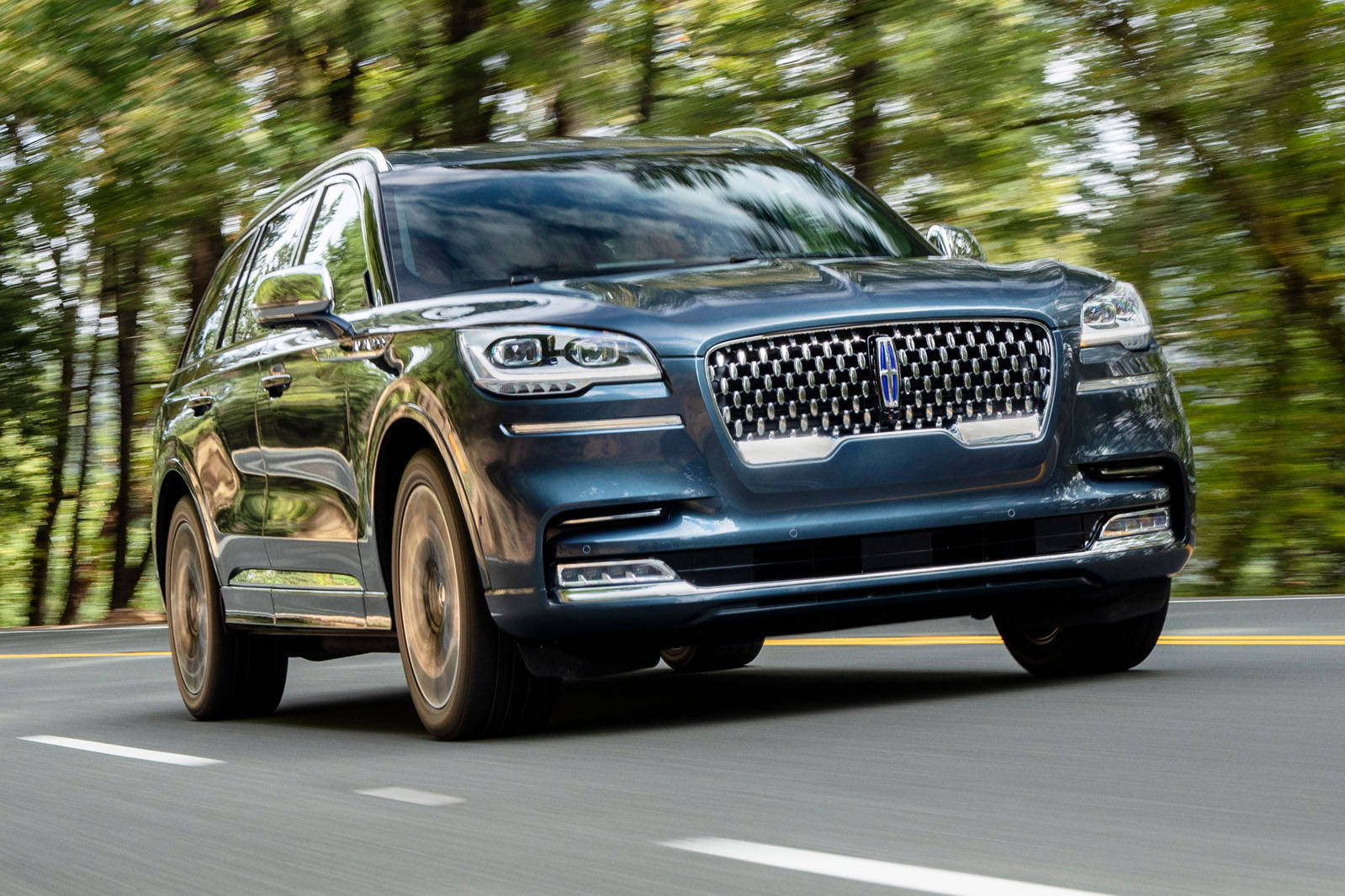Lincoln Navigator Mașină Pe Drum Fundal