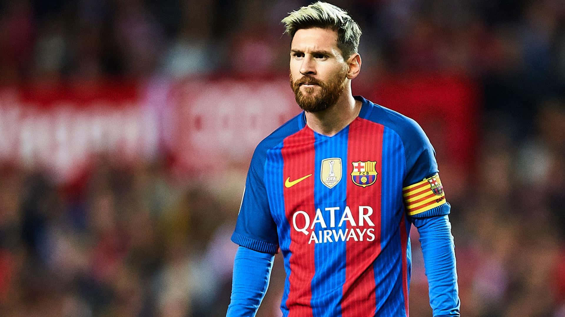 Lionel Messi, căpitanul FC Barcelona, într-un instantaneu spectaculos de acțiune. Fundal