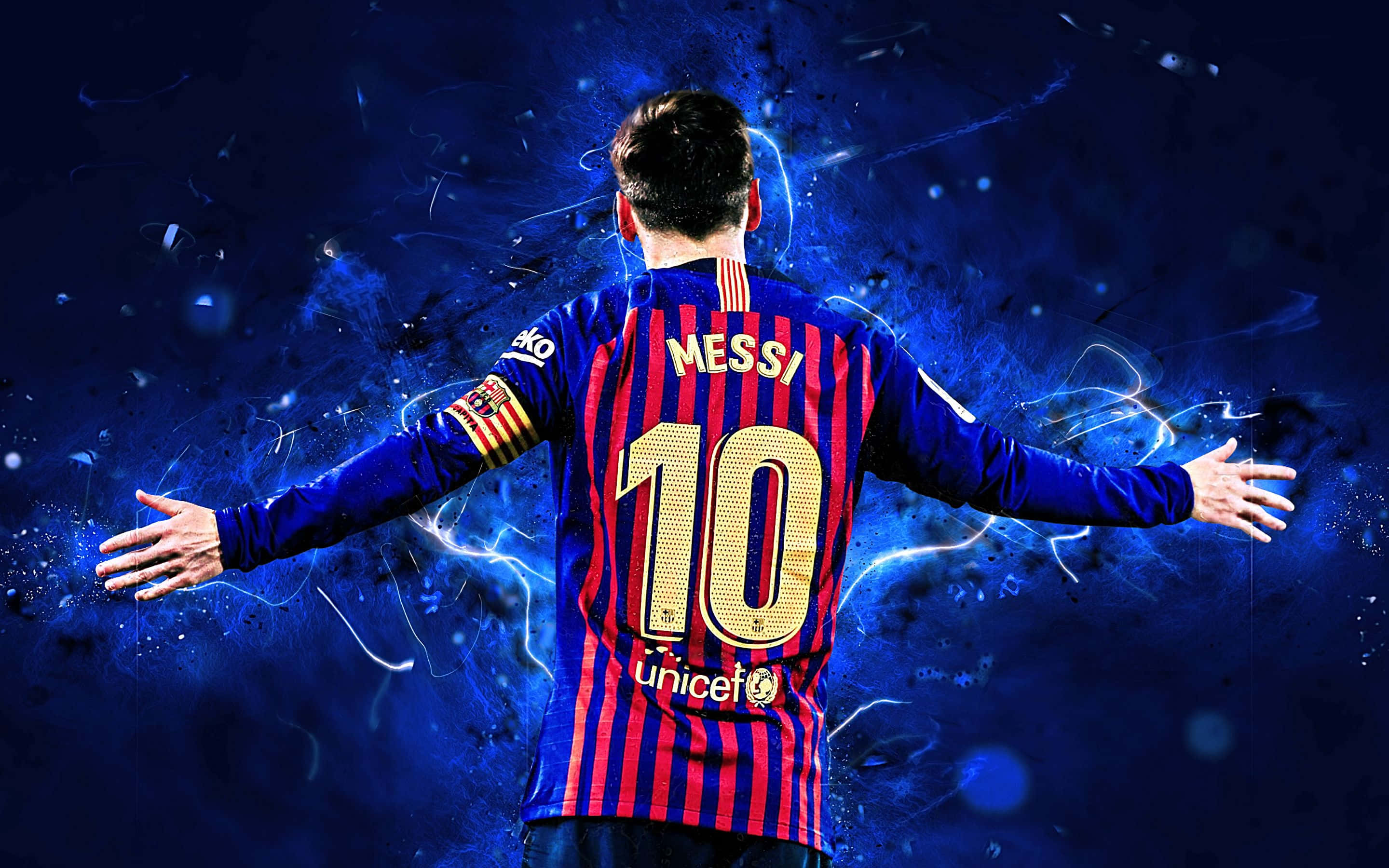 Lionel Messi își ocolește apărătorul într-un apus colorat. Fundal