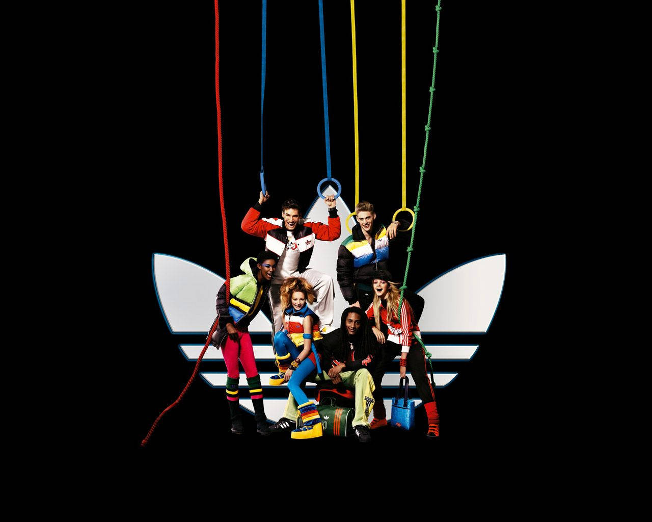Logo Adidas și modele adolescente Fundal