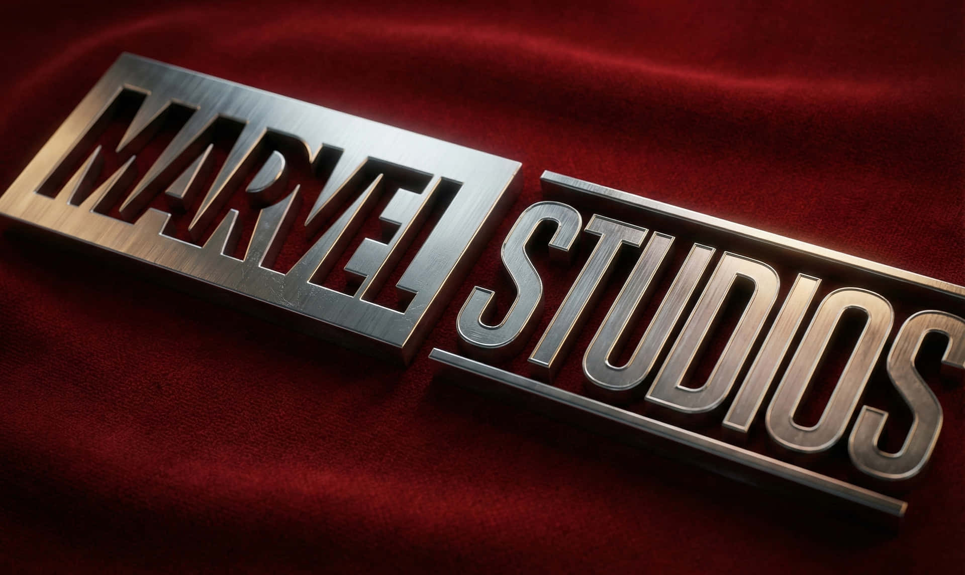 Marvel Studios, Marvel, MCU, Logo, Cinema, Film, Avengers, Metal periat, Oțel, Catifea roșie, Textură, Elegant, Minimalist, 4K, HD, Fundal desktop, Supererou, Divertisment, Fundal desktop minimalist elegant Marvel Studios, Logo-ul Marvel Studios din metal pe catifea roșie 4K
