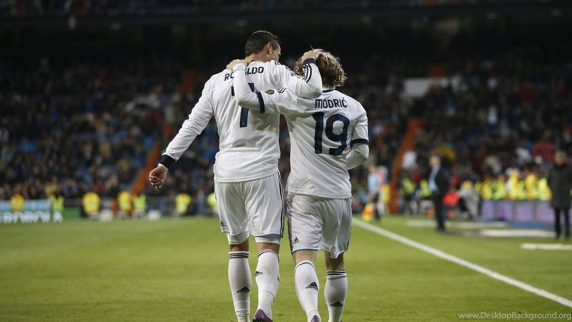 Luka Modric și Cristiano Ronaldo într-un cadru cool Fundal