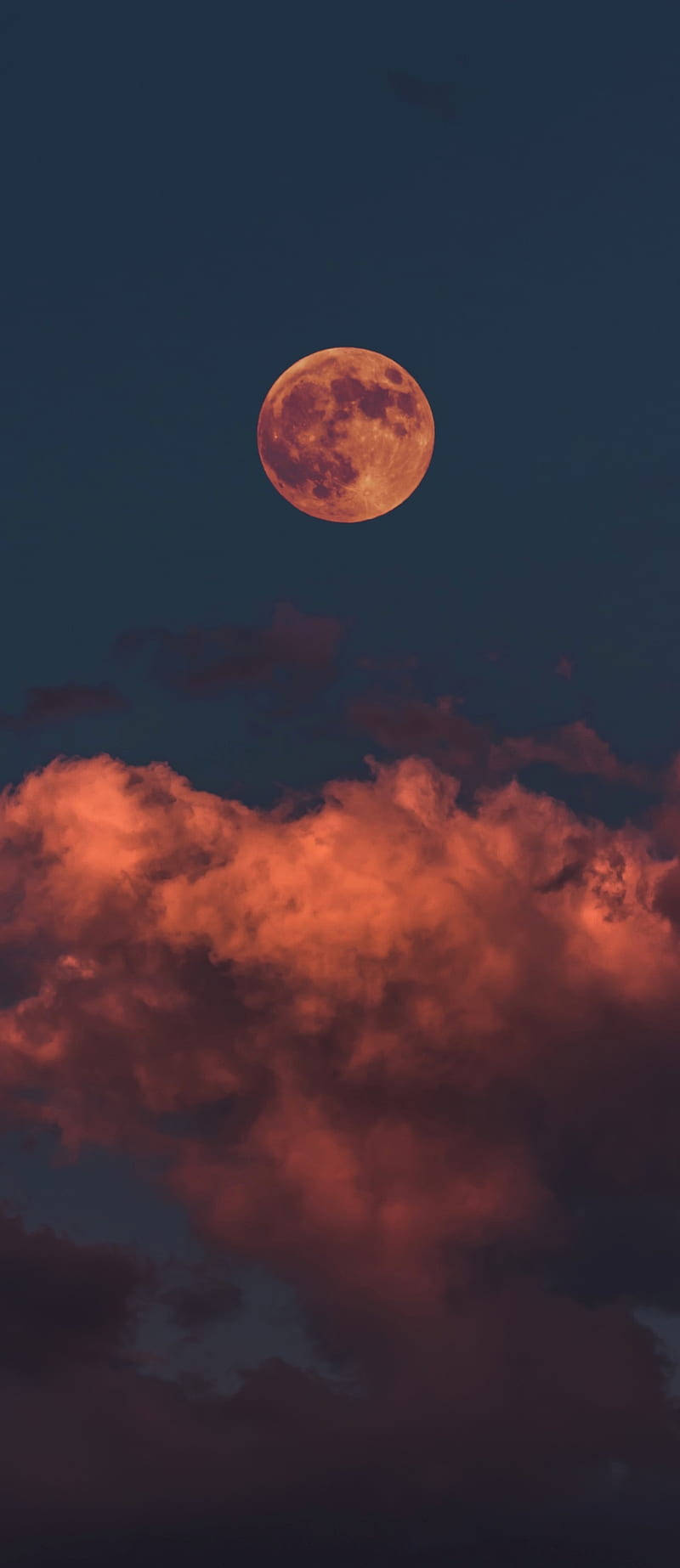 Lună cu nuanță roșie pe iPhone 11 Pro Fundal