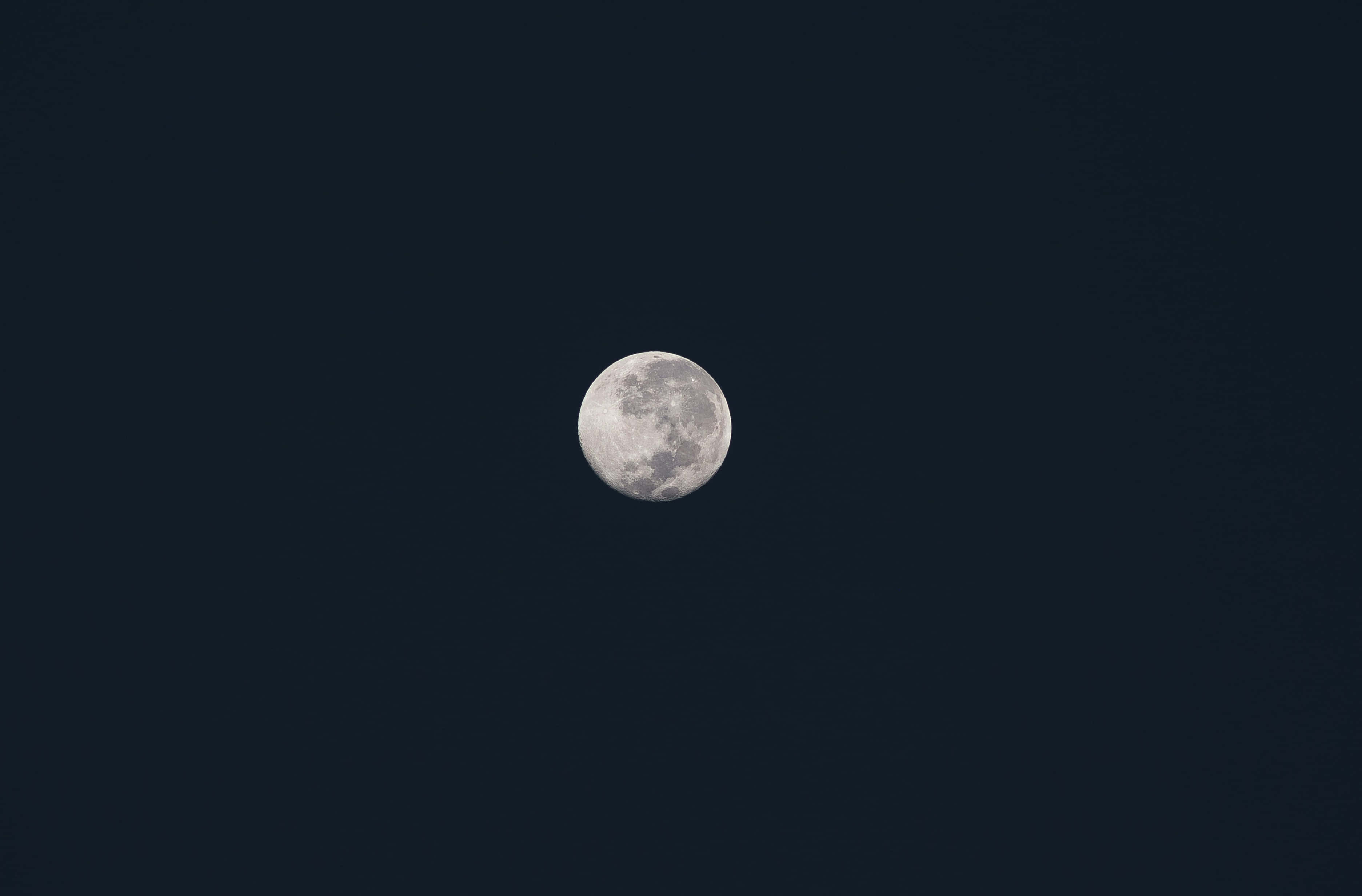 Lună Plină Pe Cerul Întunecat Fundal