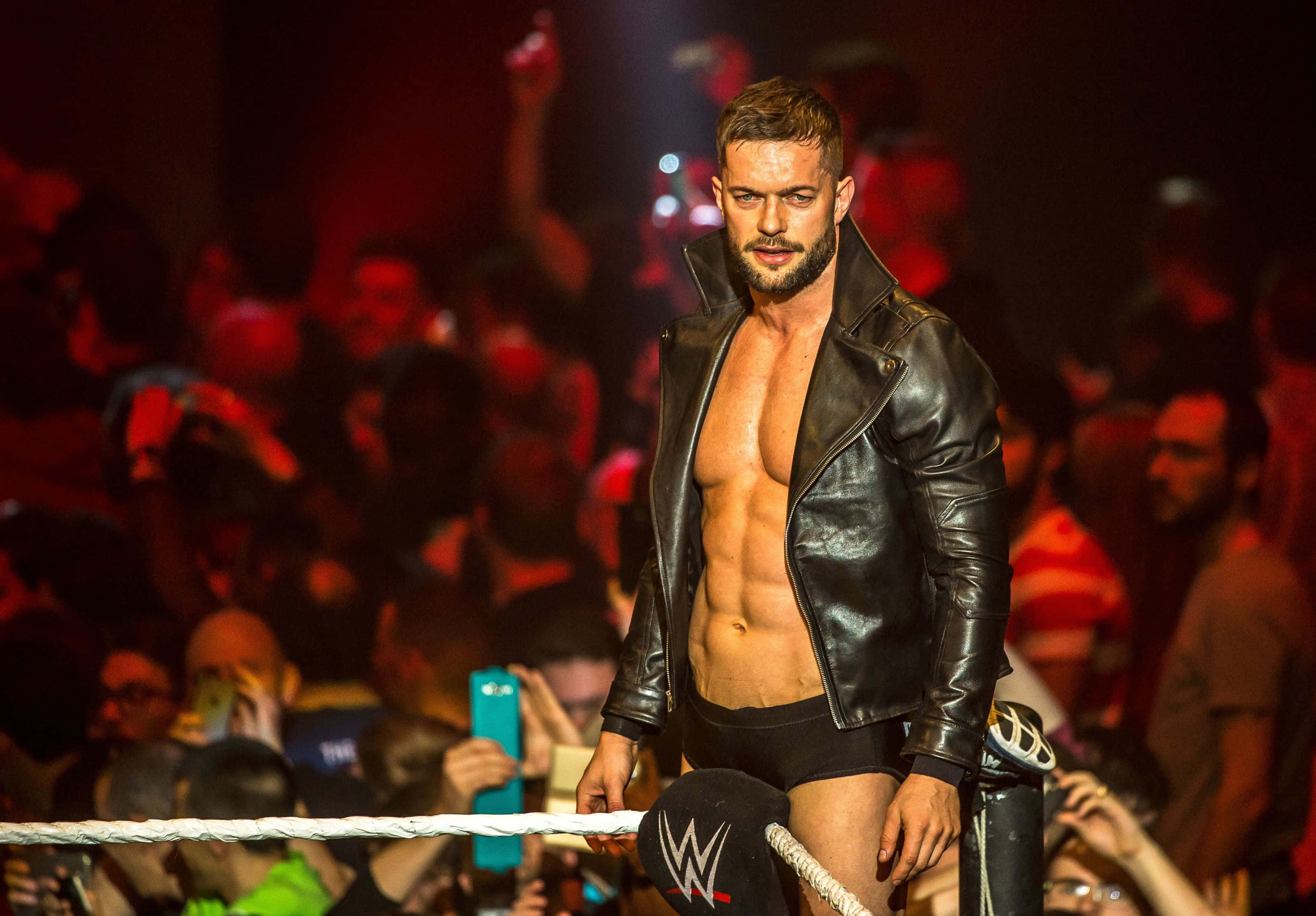 Luptătorul profesionist irlandez Finn Balor Fundal