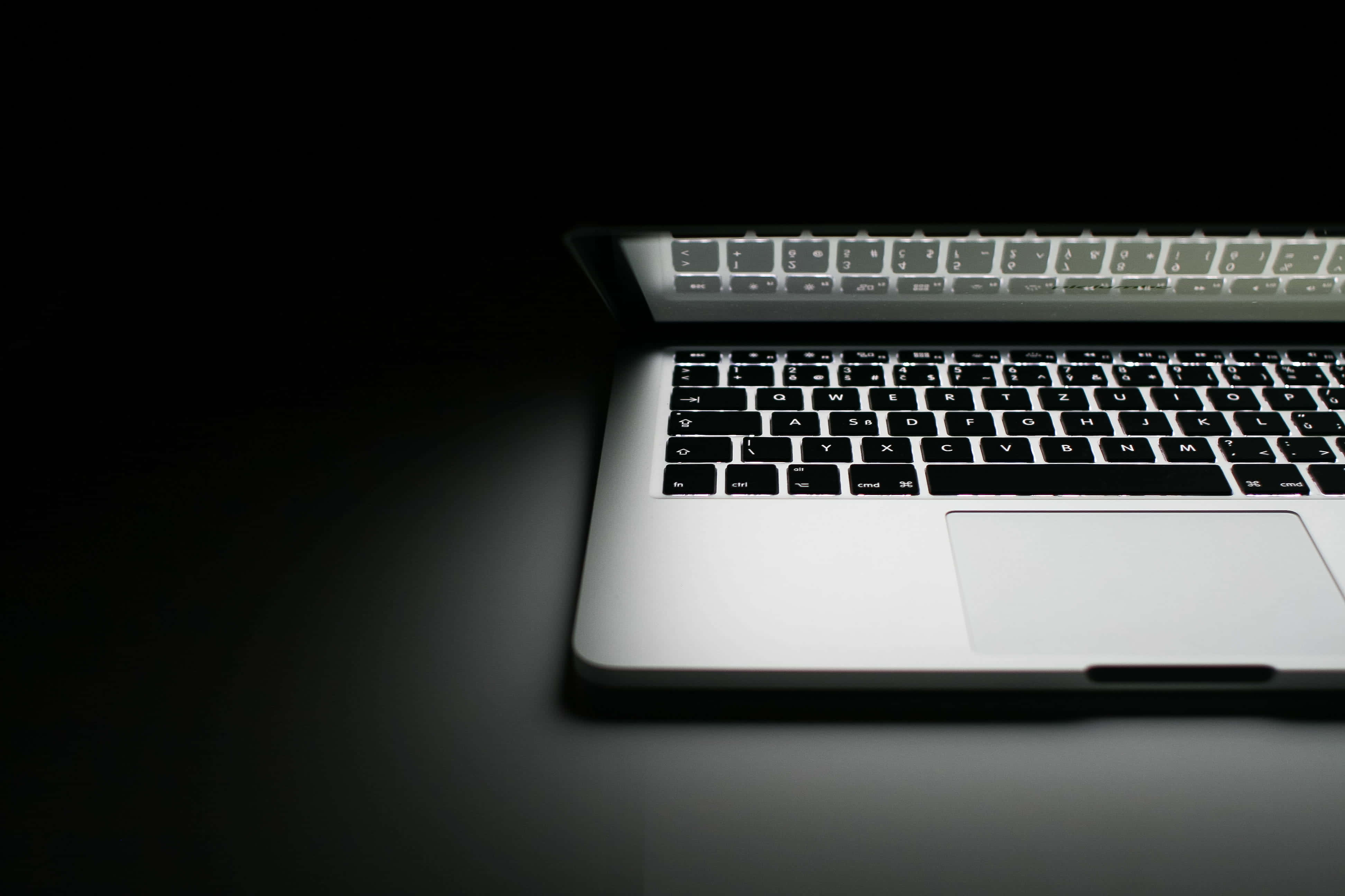 MacBook Estetic - Lucrează cu Stil Fundal