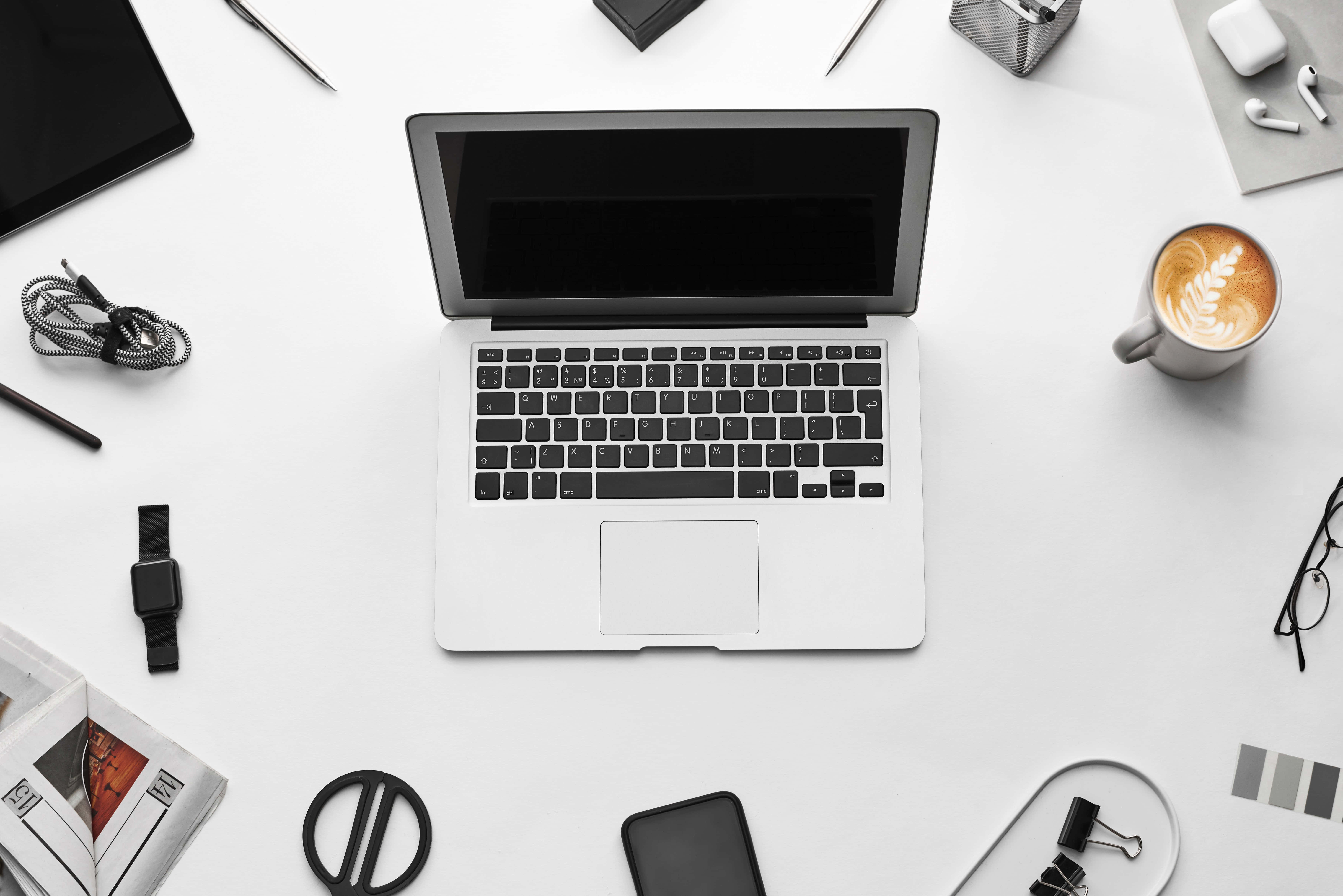 MacBook estetic într-un decor perfect Fundal