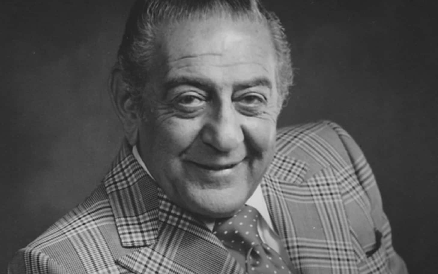 Maestru legendar al muzicii - Guy Lombardo în alb și negru Fundal