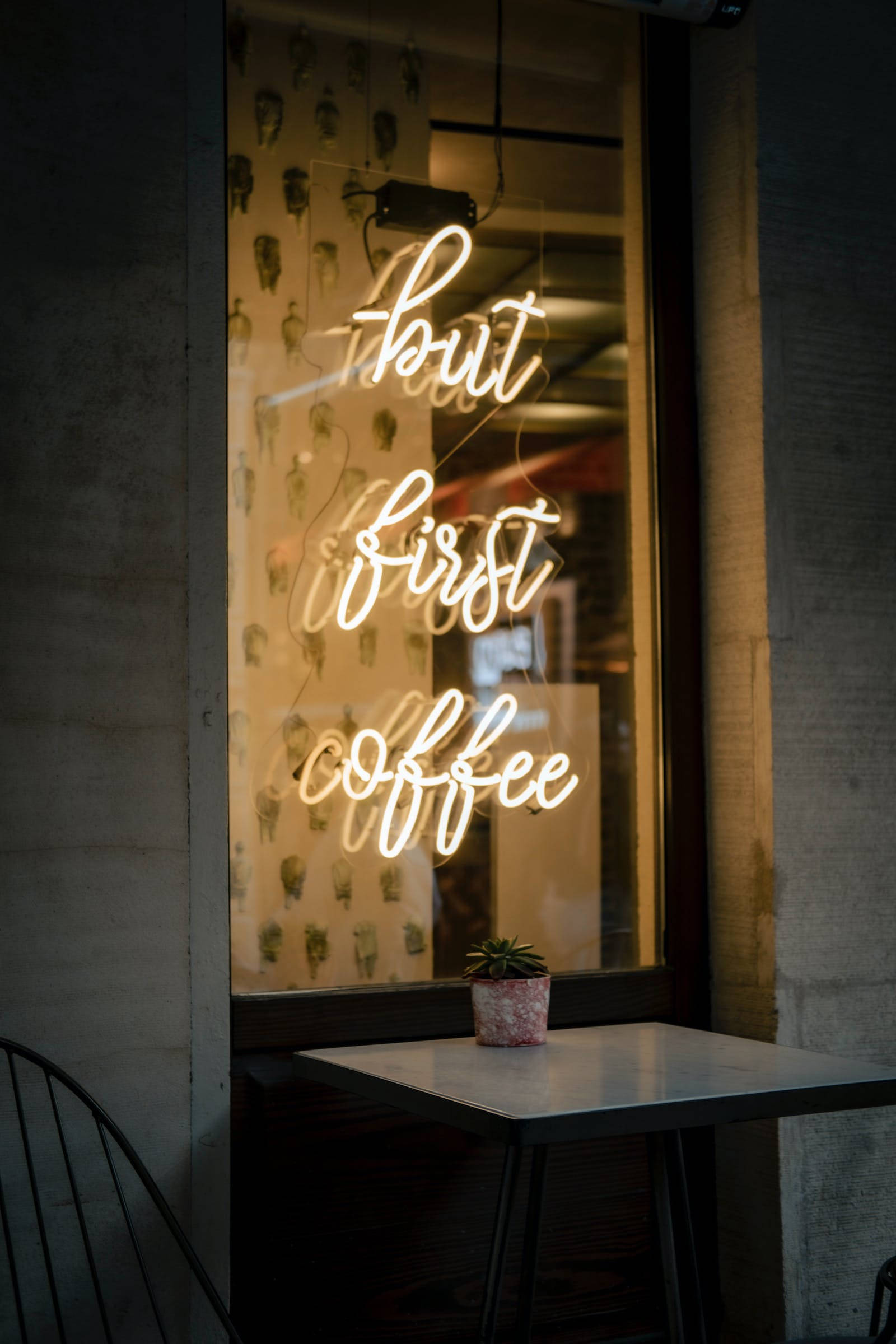 Mai întâi cafeaua Neon iPhone Fundal