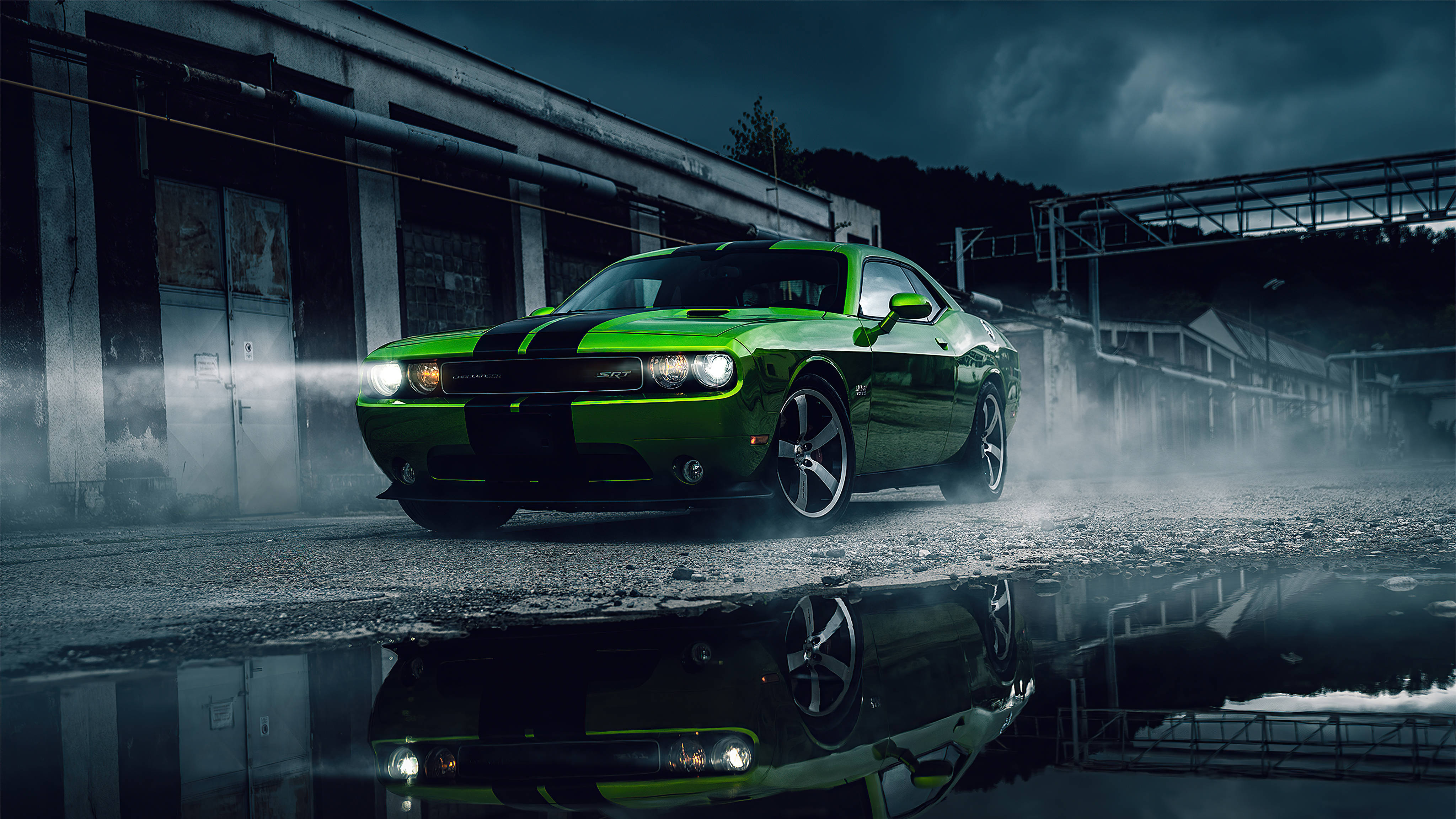 Majestic Dodge Challenger Demon în Verde Luxuriant, Strălucind în Rezoluție 4K Fundal