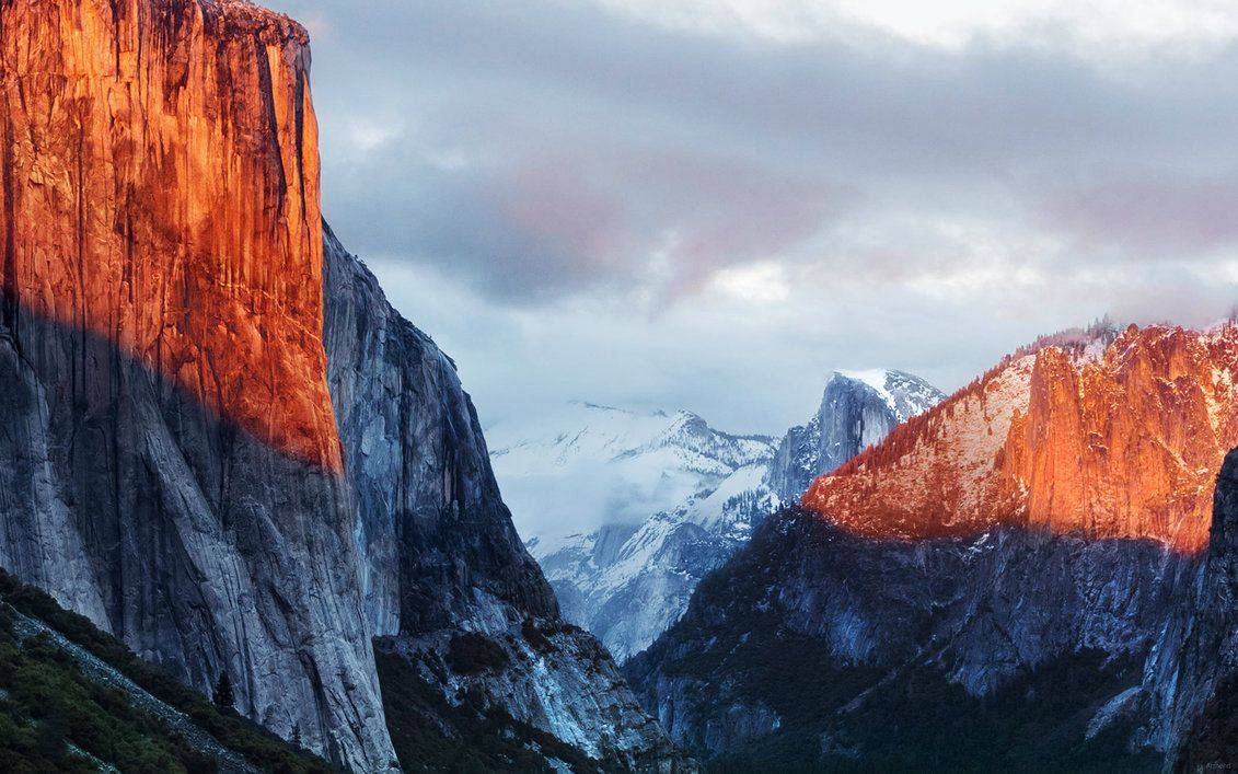 Majesticul Munte Yosemite din Perspectiva unui MacBook Pro Fundal