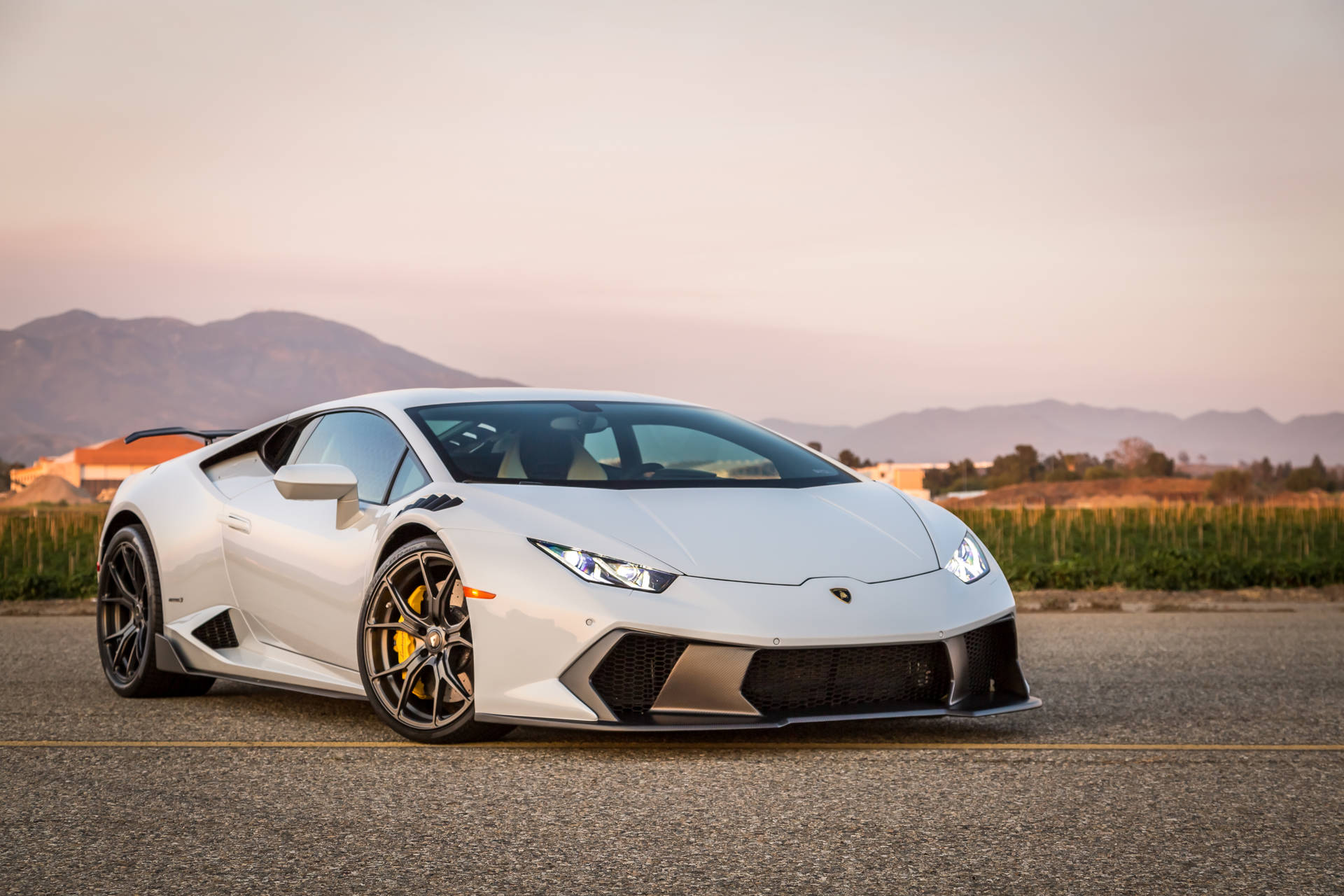 Lamborghini Huracan alb la apus, wallpaper. — Lamborghini Fundal
