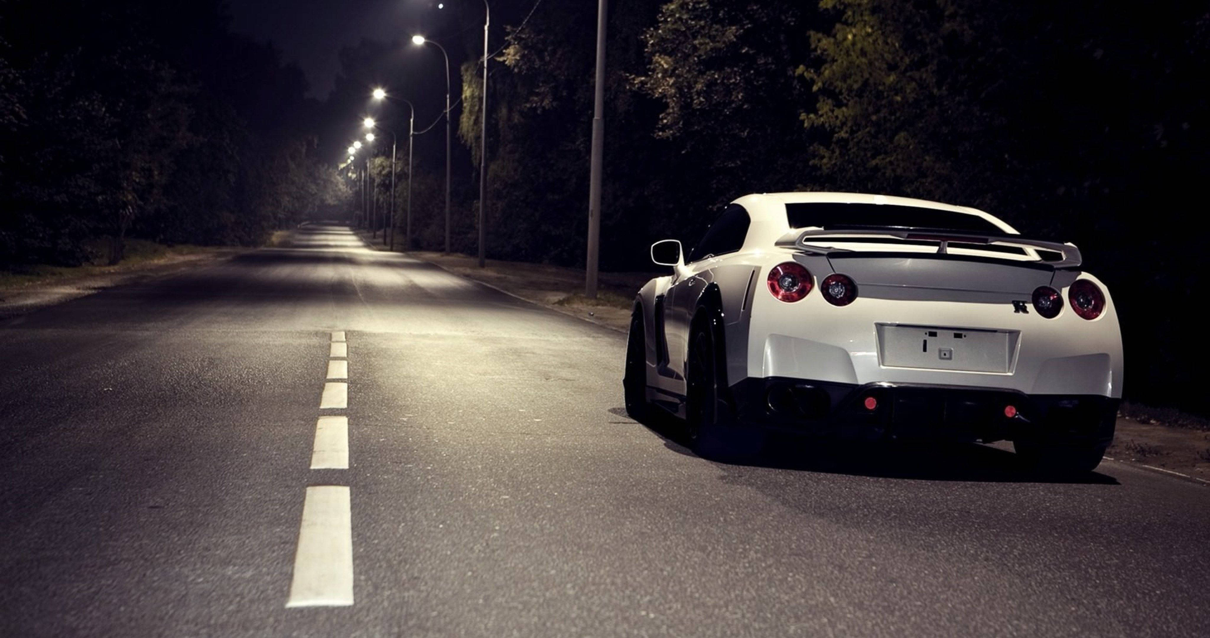 Mașină 4K Nissan GTR Alb Fundal