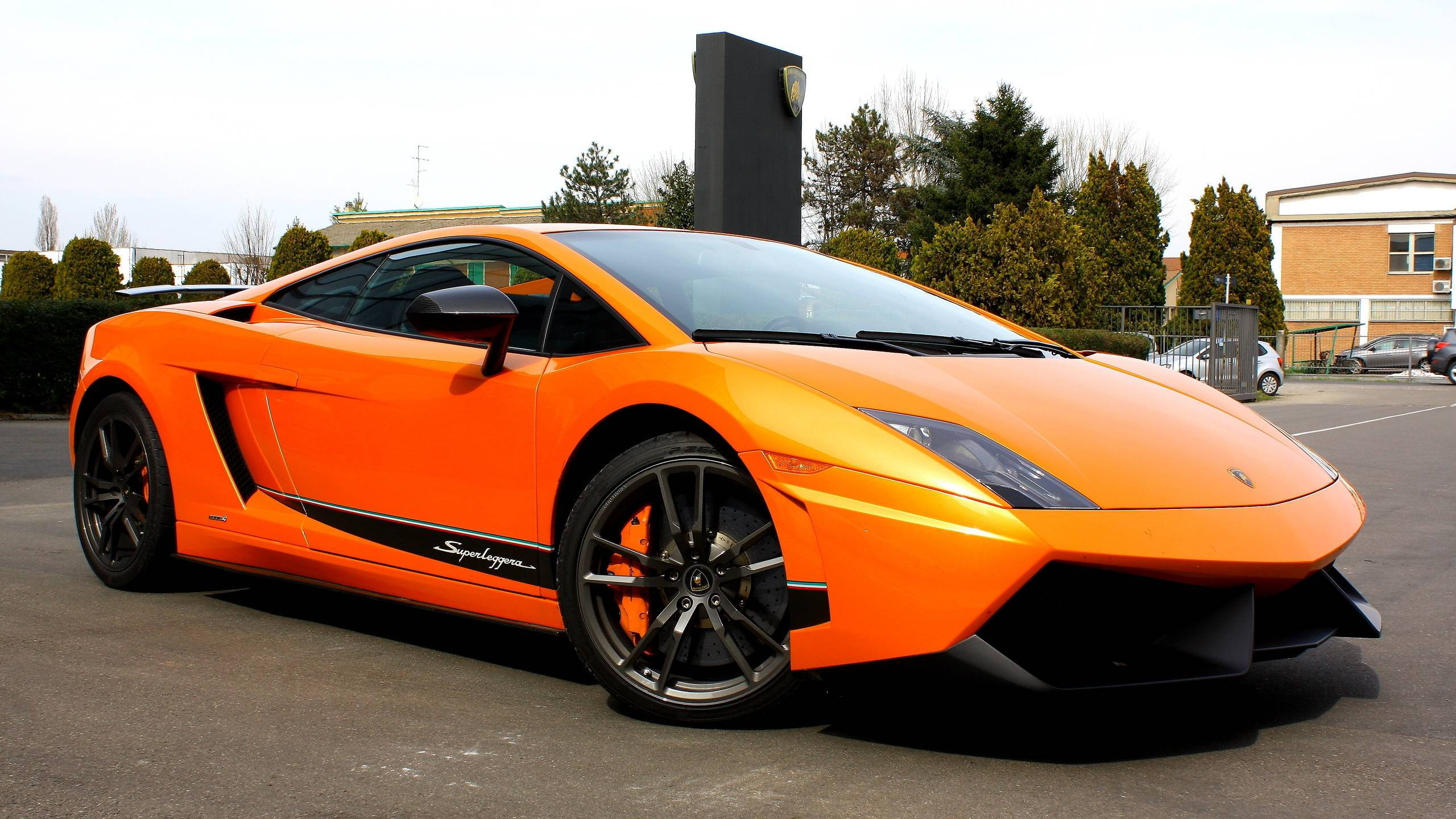 Mașină Cool Lamborghini Gallardo Fundal