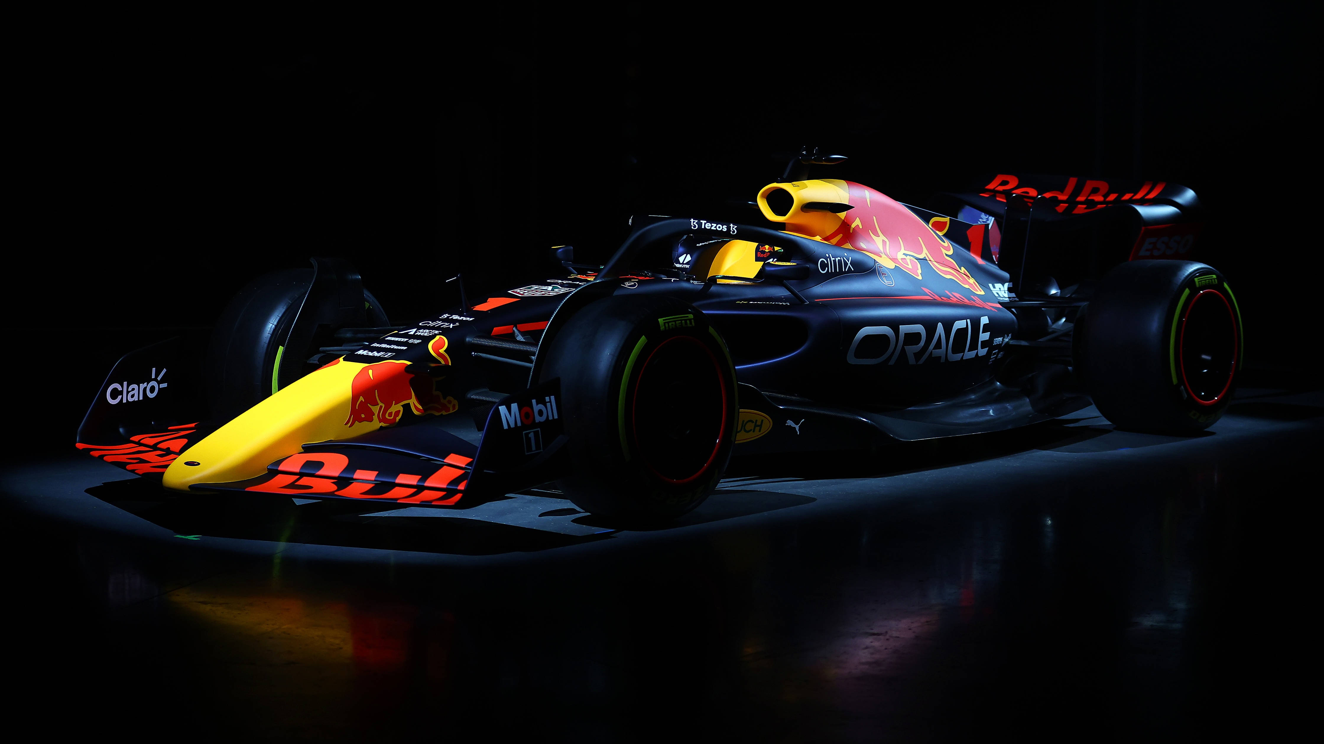 Mașină de curse Formula 1 4K pentru laptop Fundal
